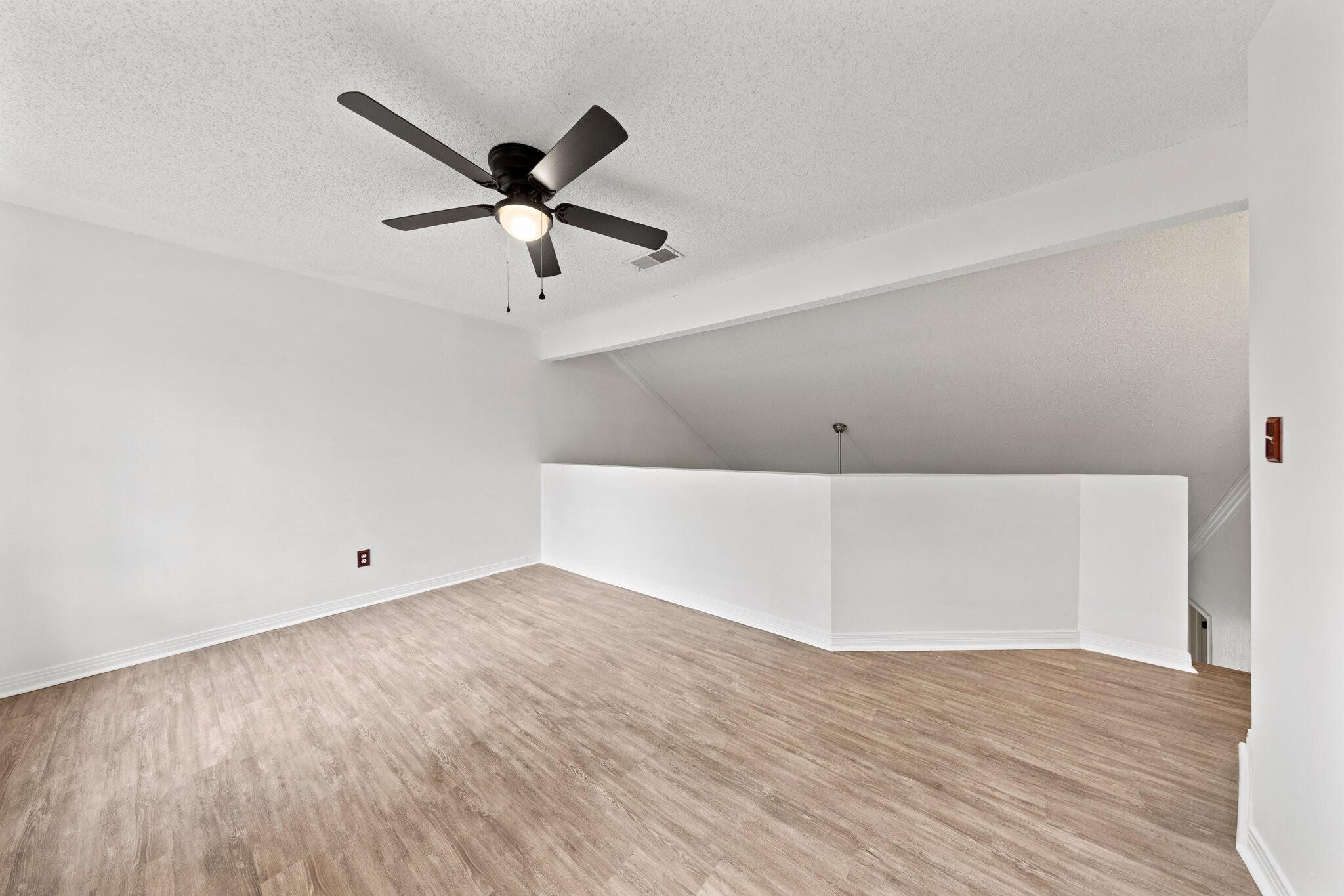 SMUGGLERS COVE - Residential