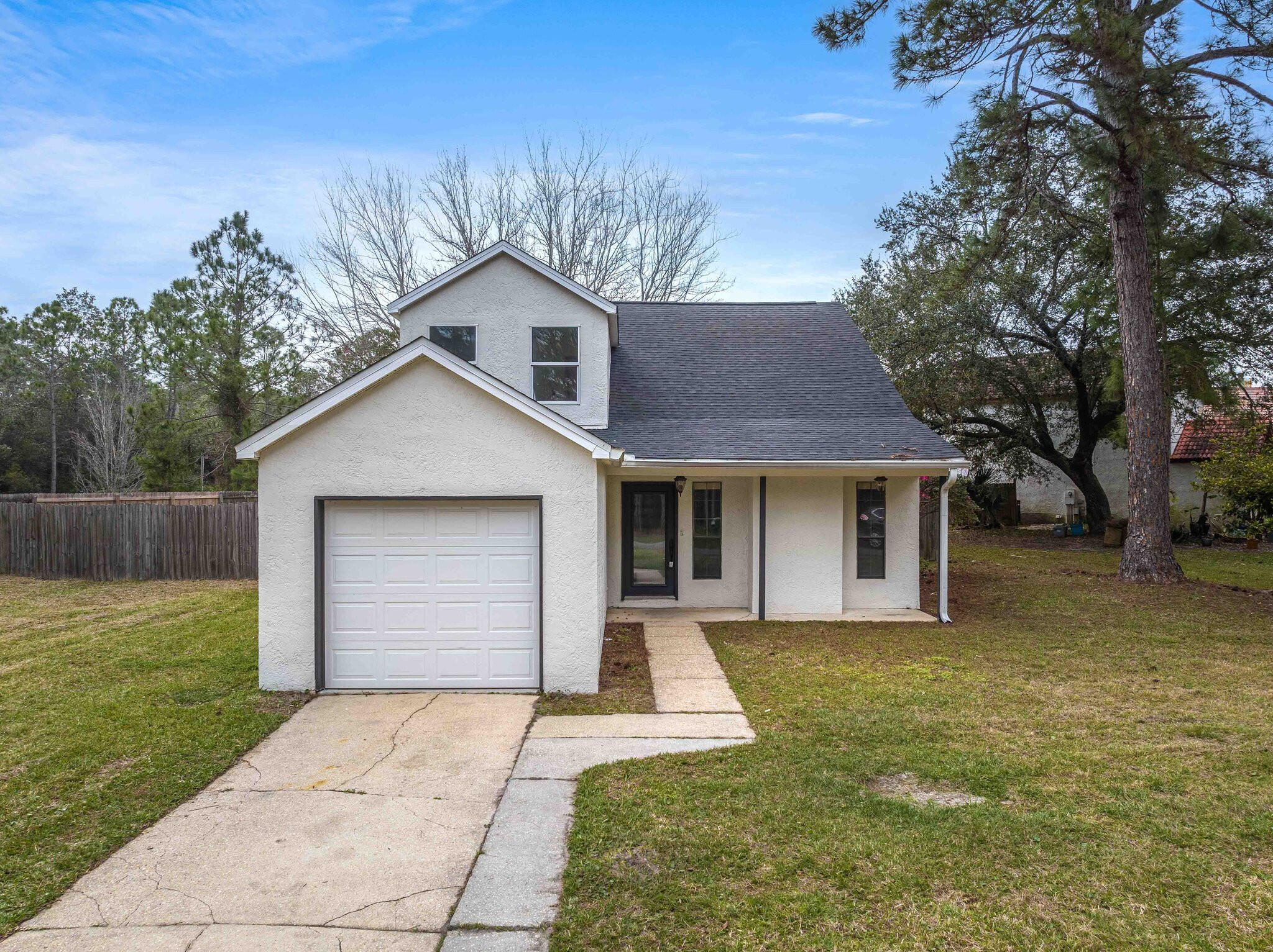 SMUGGLERS COVE - Residential