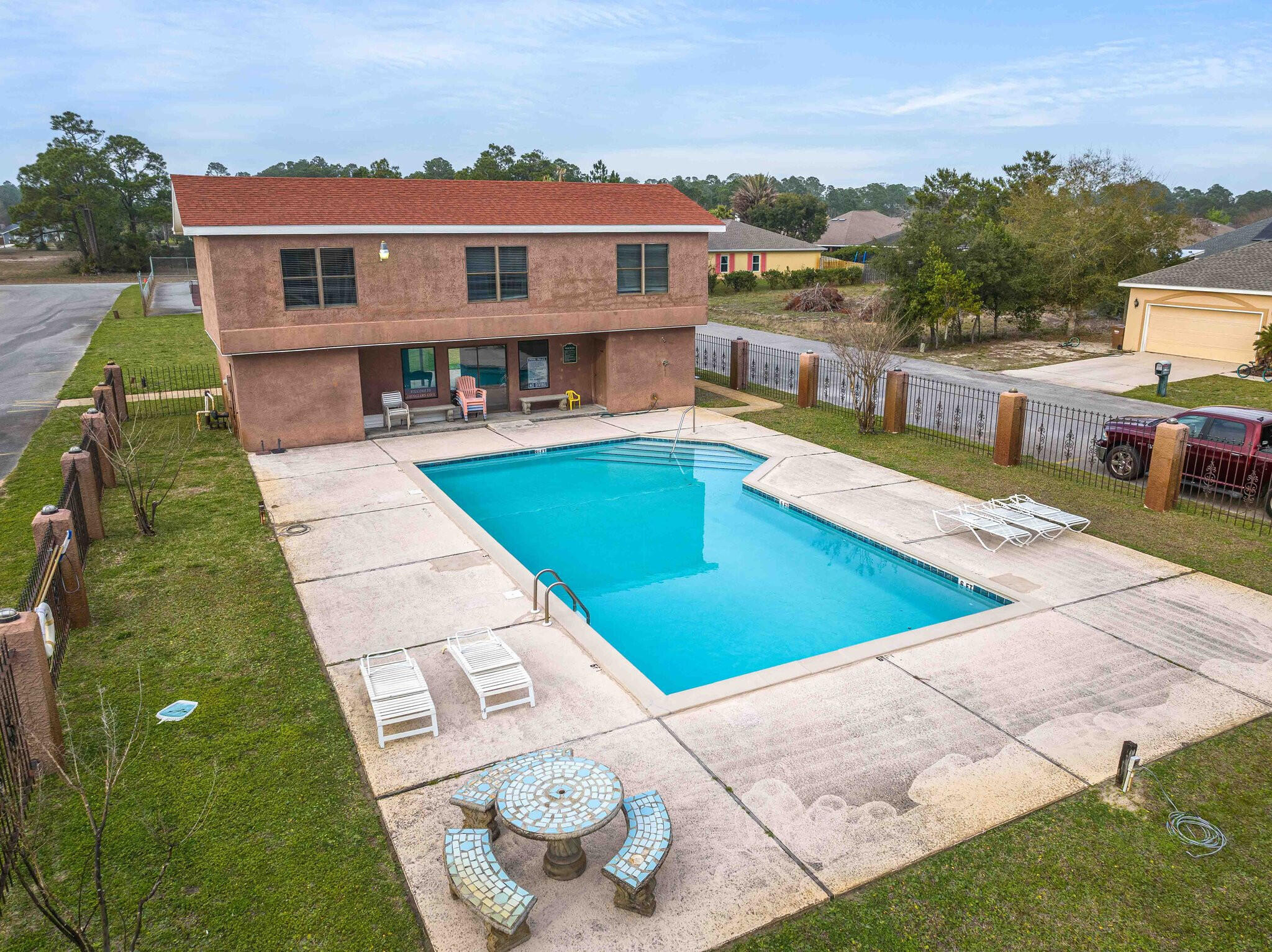 SMUGGLERS COVE - Residential