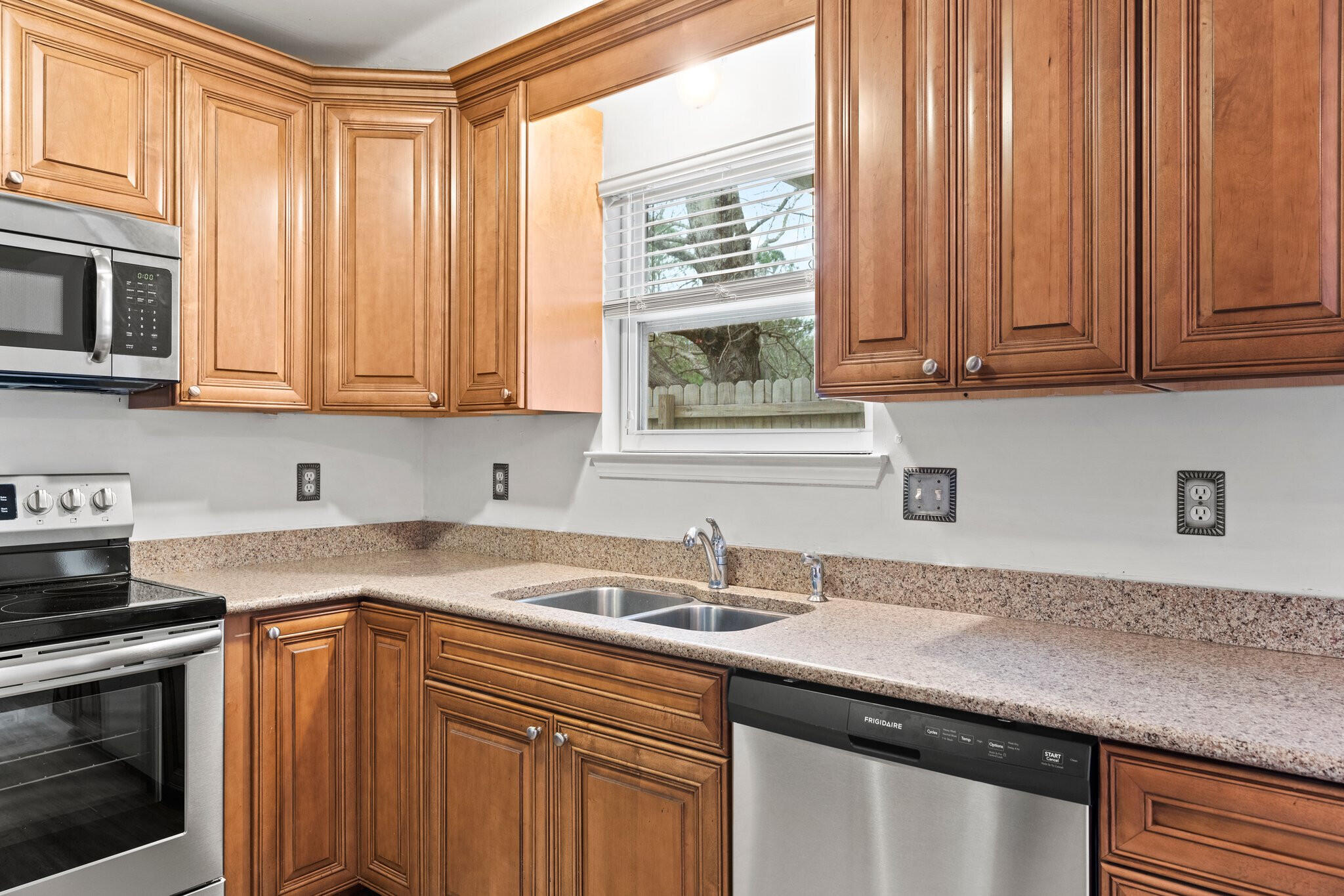 SMUGGLERS COVE - Residential