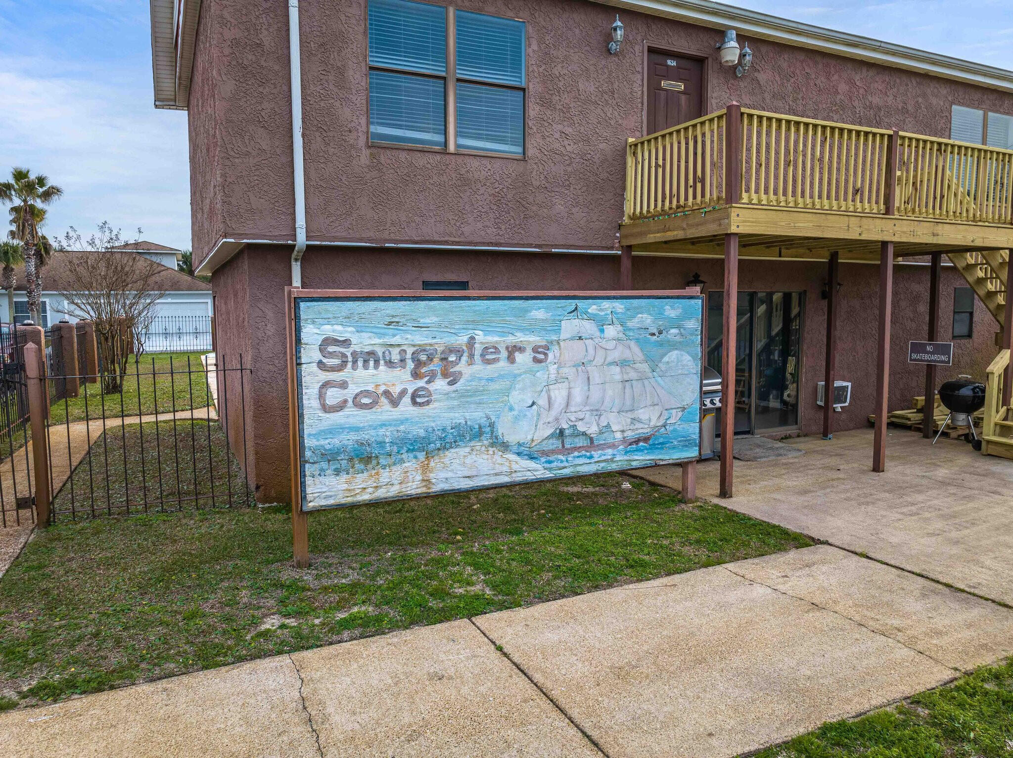 SMUGGLERS COVE - Residential