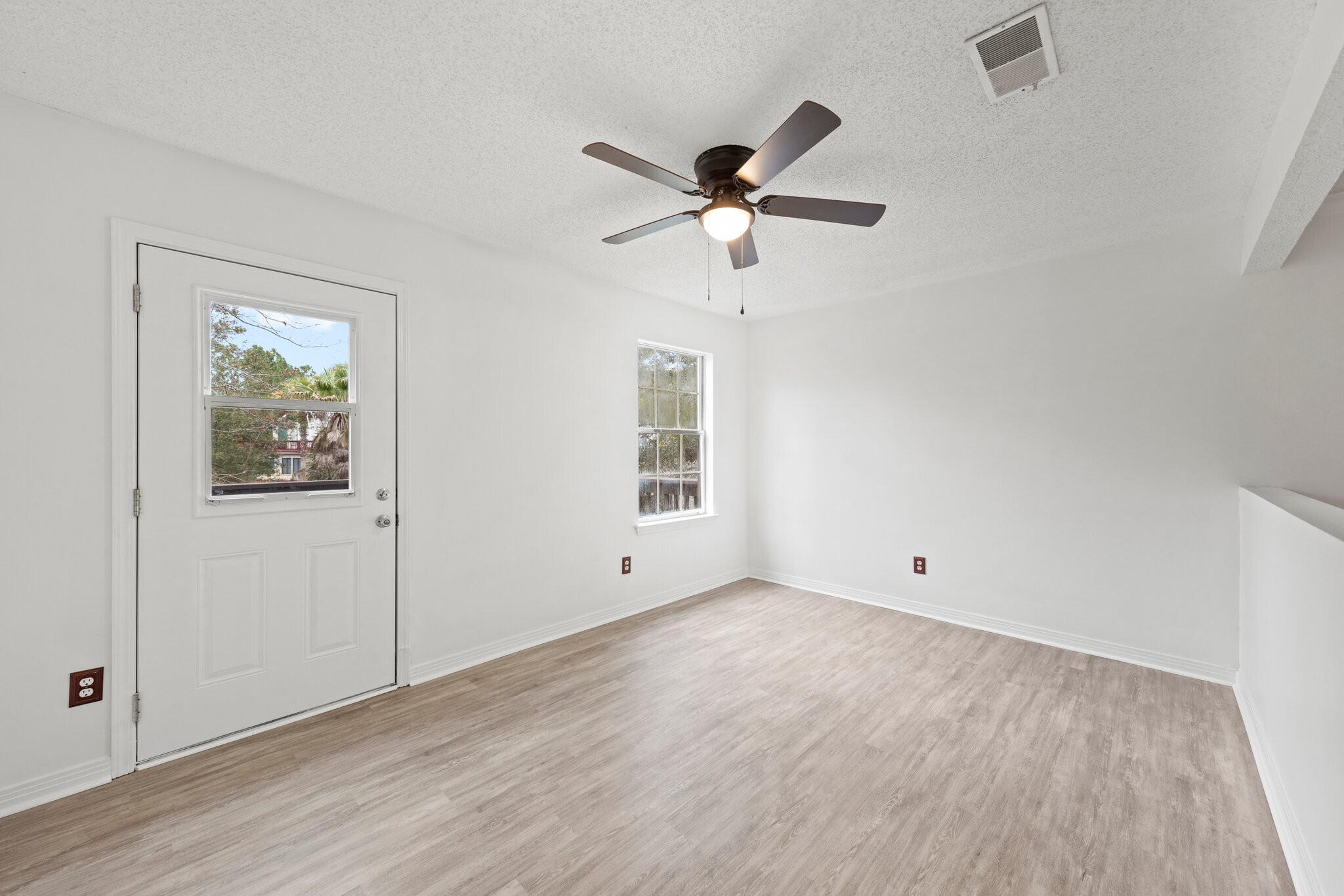 SMUGGLERS COVE - Residential