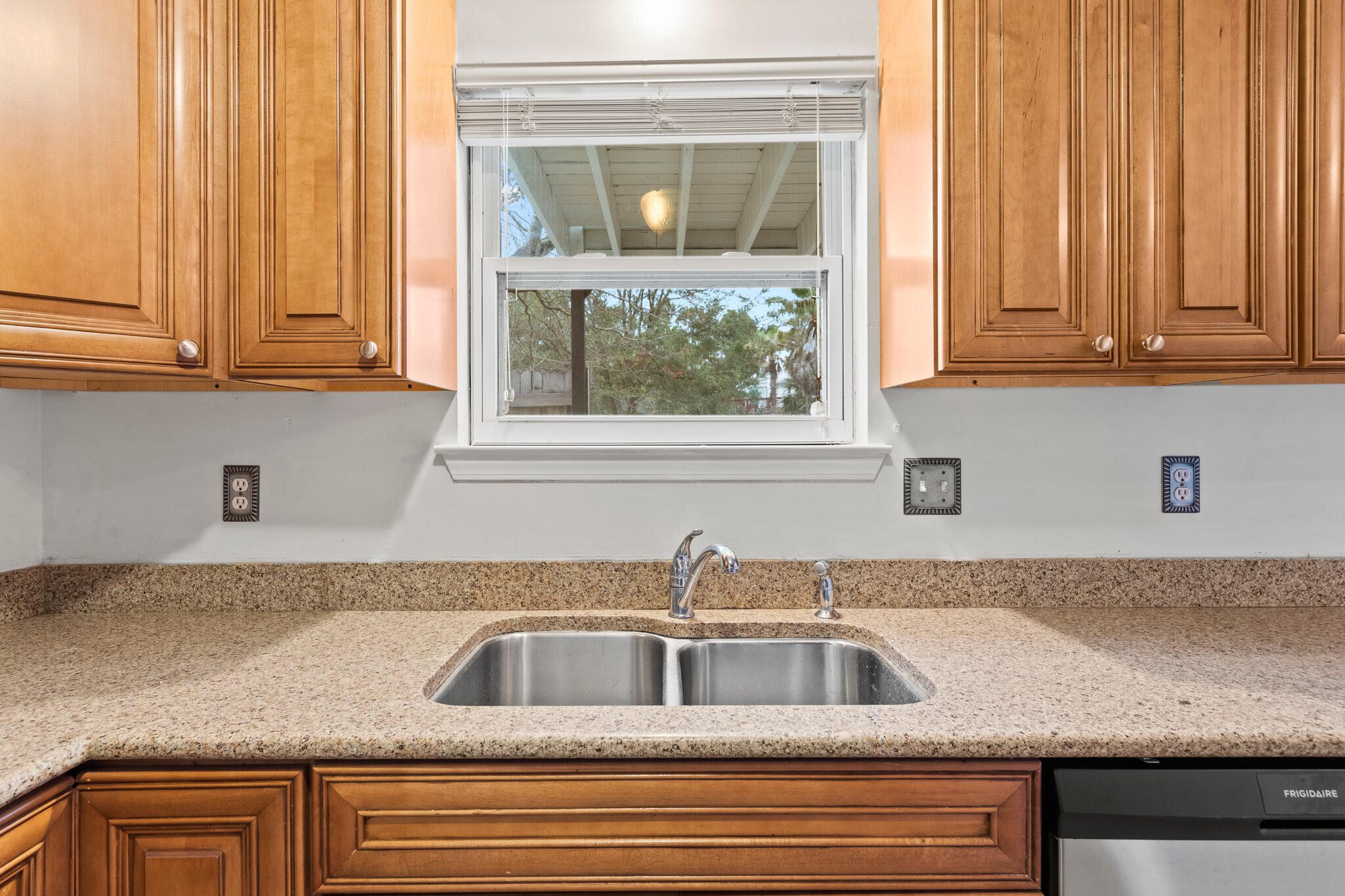 SMUGGLERS COVE - Residential