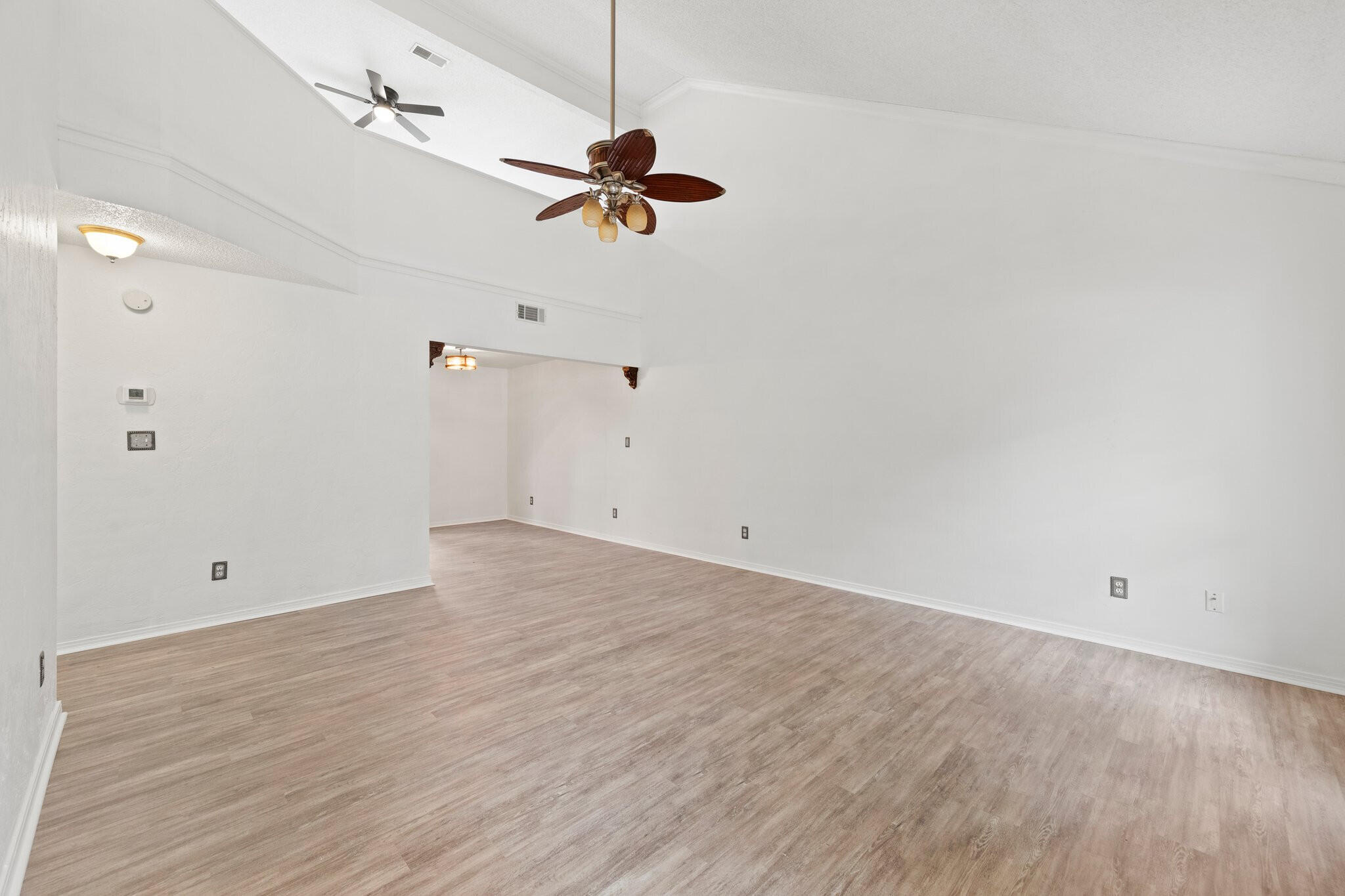 SMUGGLERS COVE - Residential