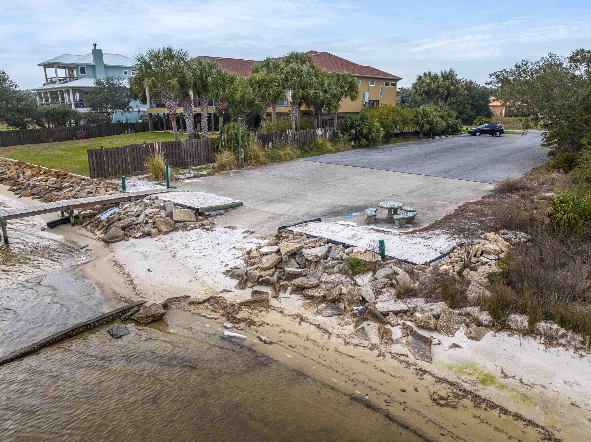 SMUGGLERS COVE - Residential