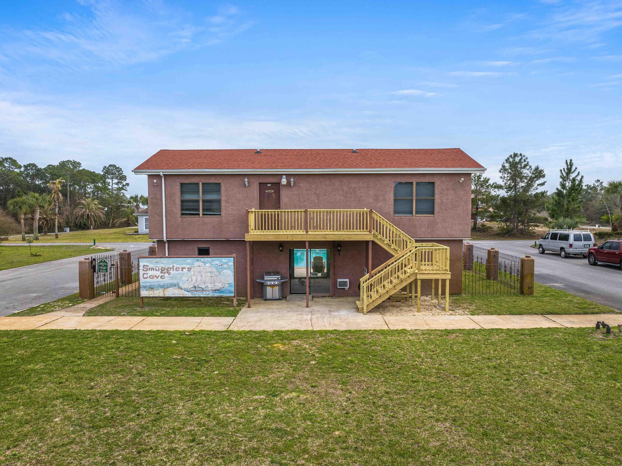 SMUGGLERS COVE - Residential