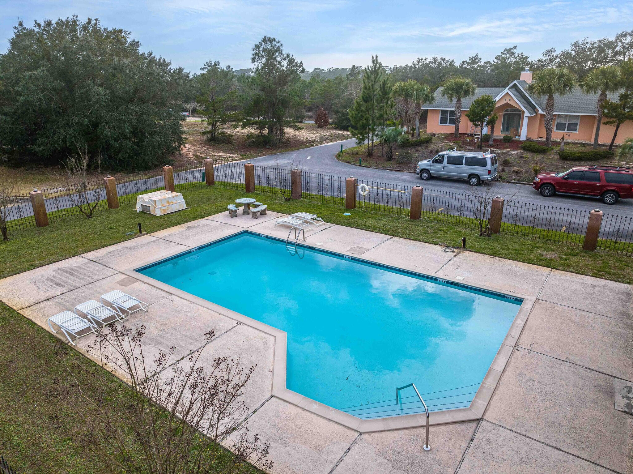 SMUGGLERS COVE - Residential