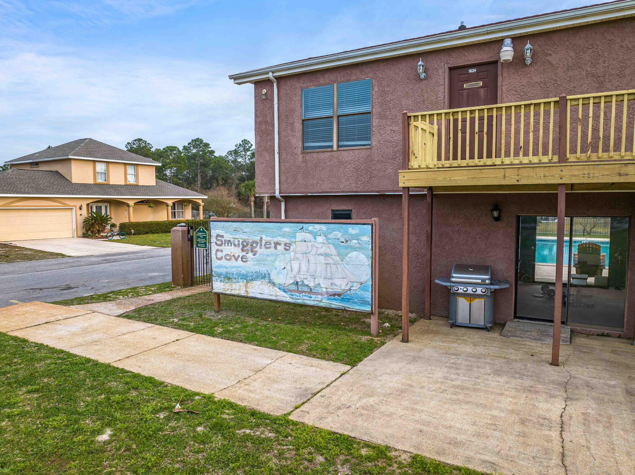 SMUGGLERS COVE - Residential