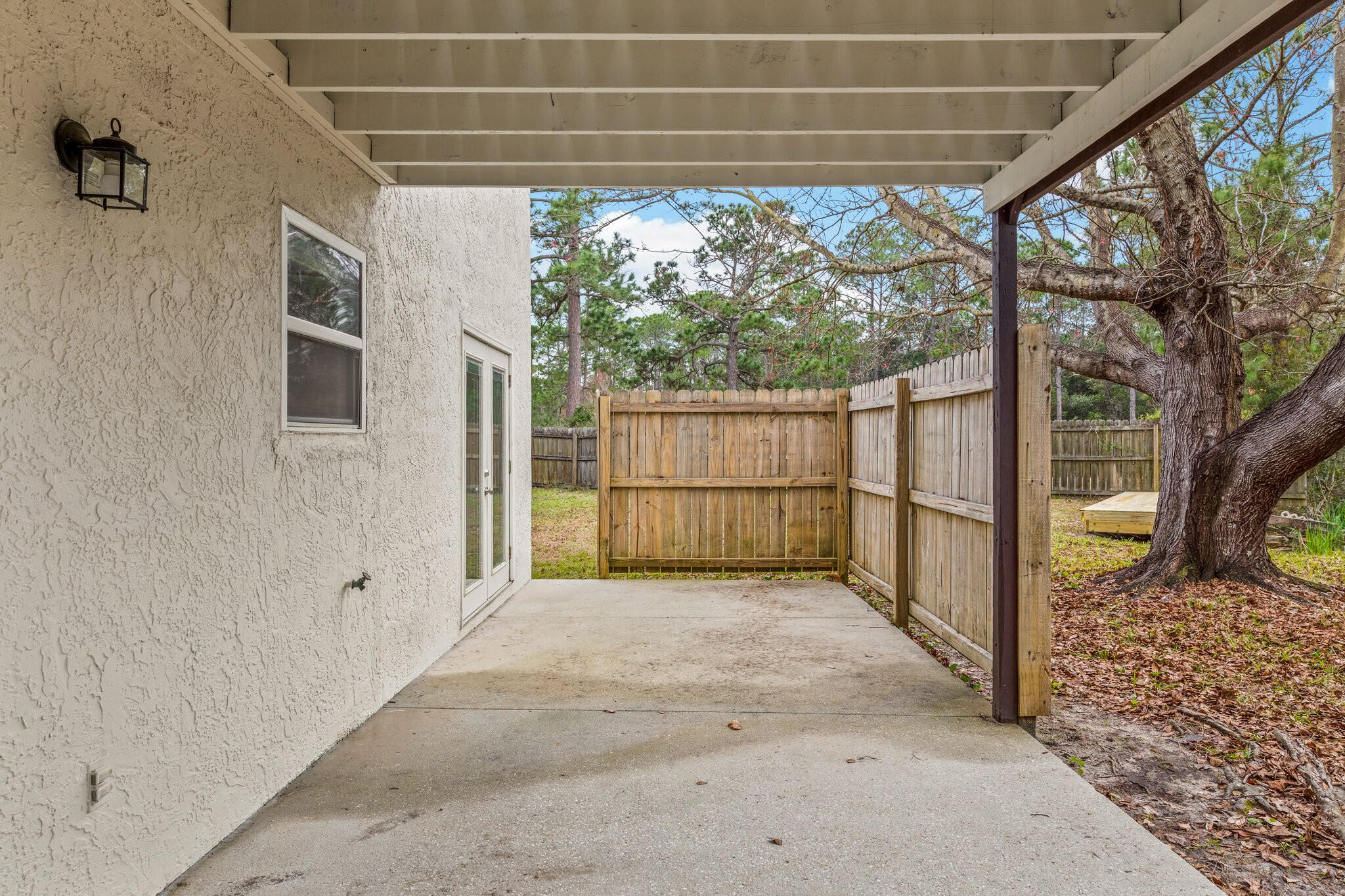 SMUGGLERS COVE - Residential