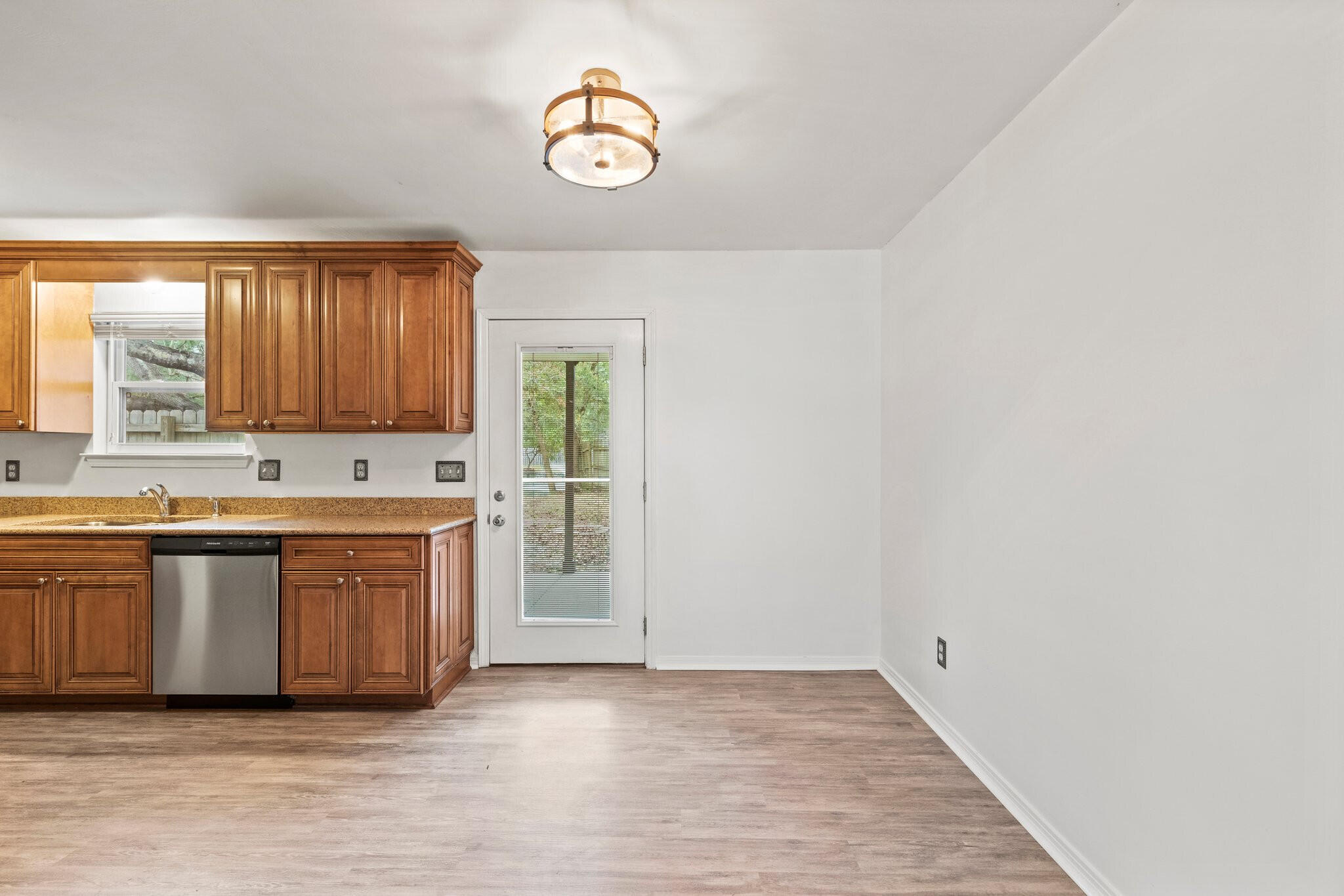 SMUGGLERS COVE - Residential