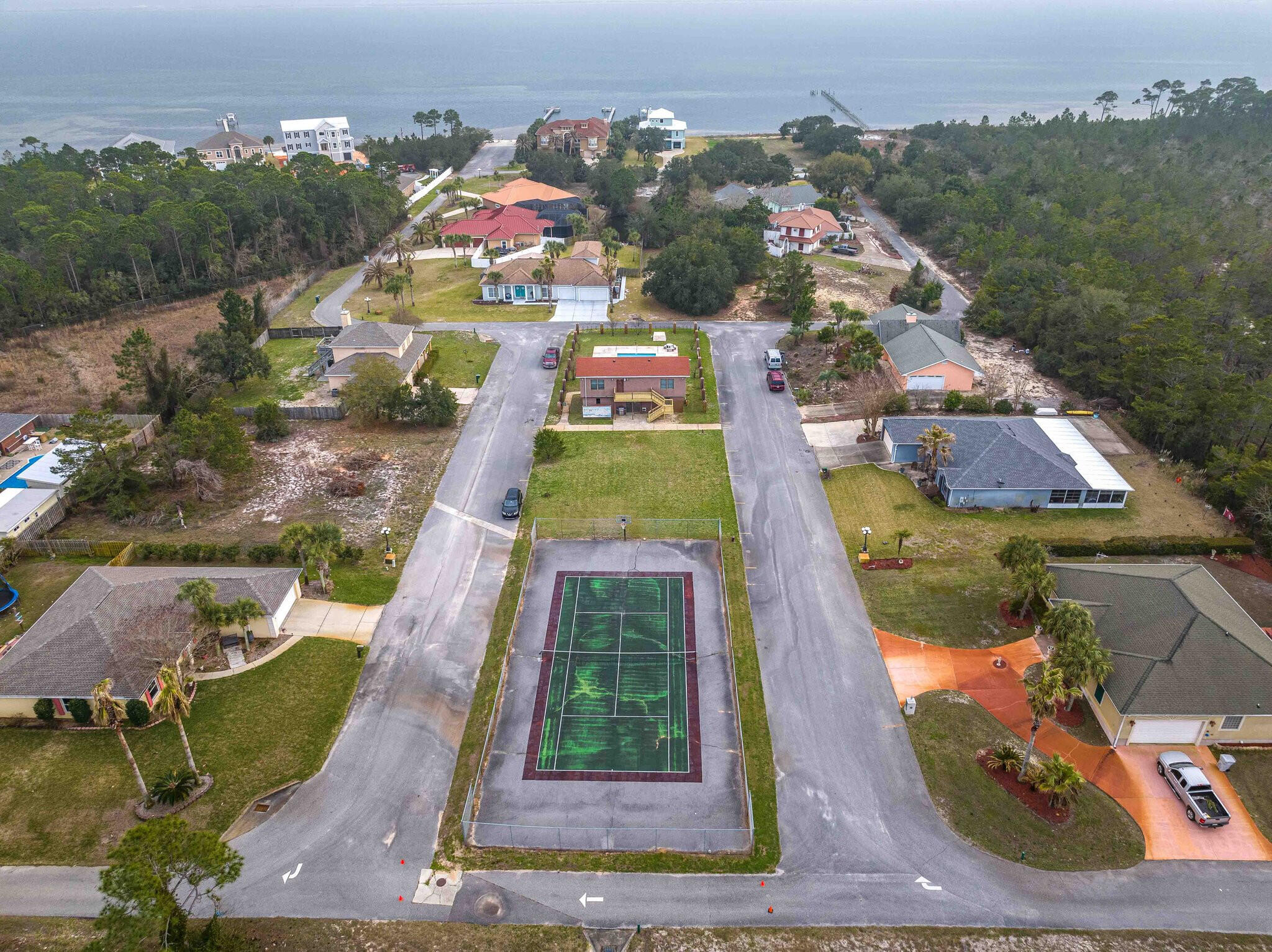 SMUGGLERS COVE - Residential