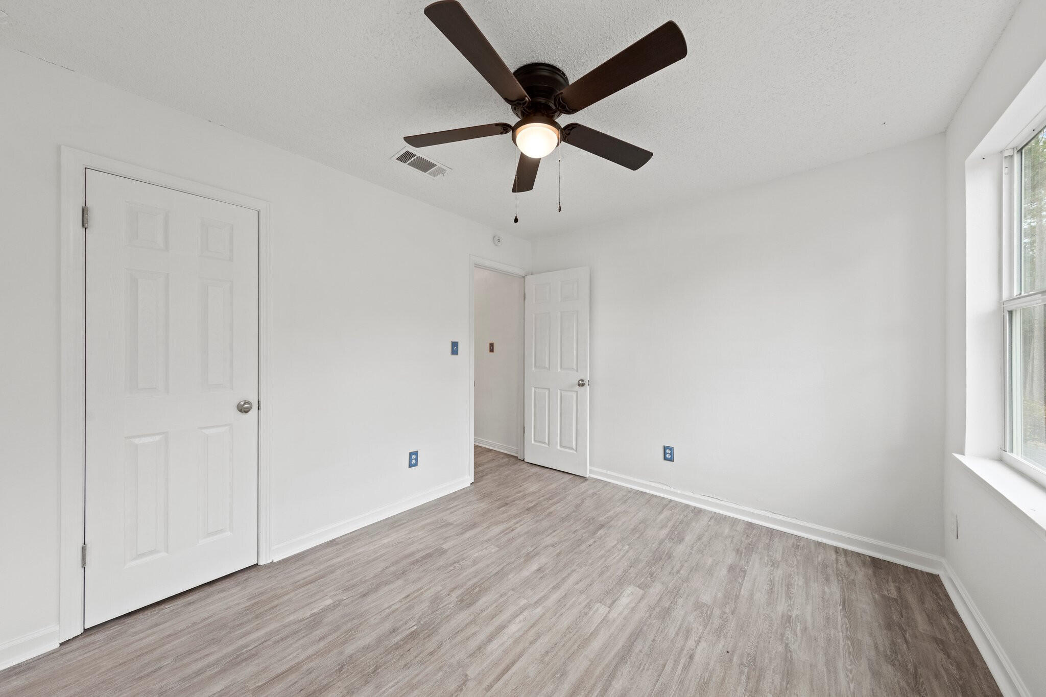 SMUGGLERS COVE - Residential