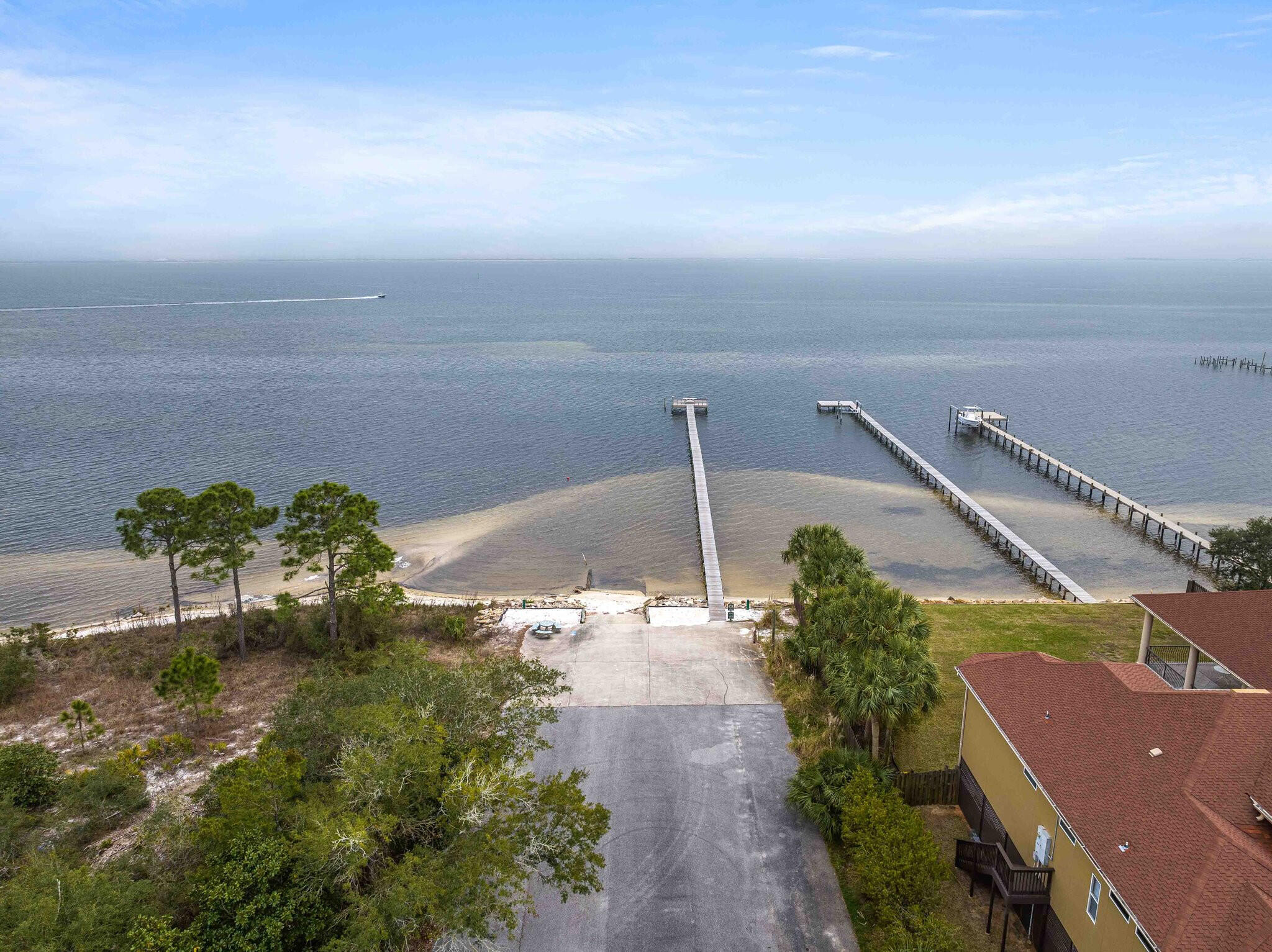 SMUGGLERS COVE - Residential