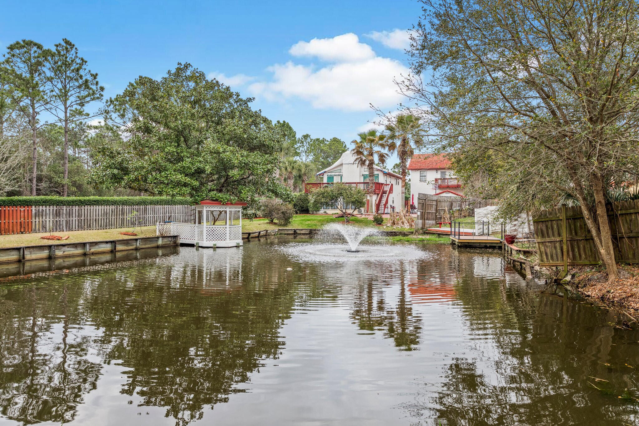 SMUGGLERS COVE - Residential