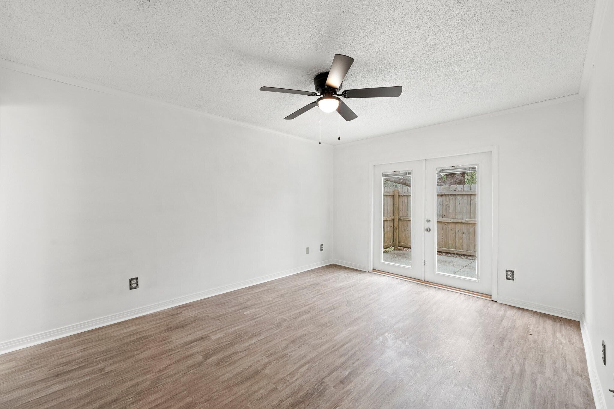 SMUGGLERS COVE - Residential