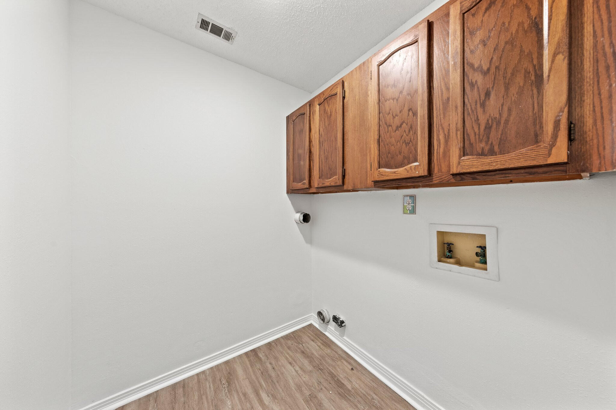 SMUGGLERS COVE - Residential