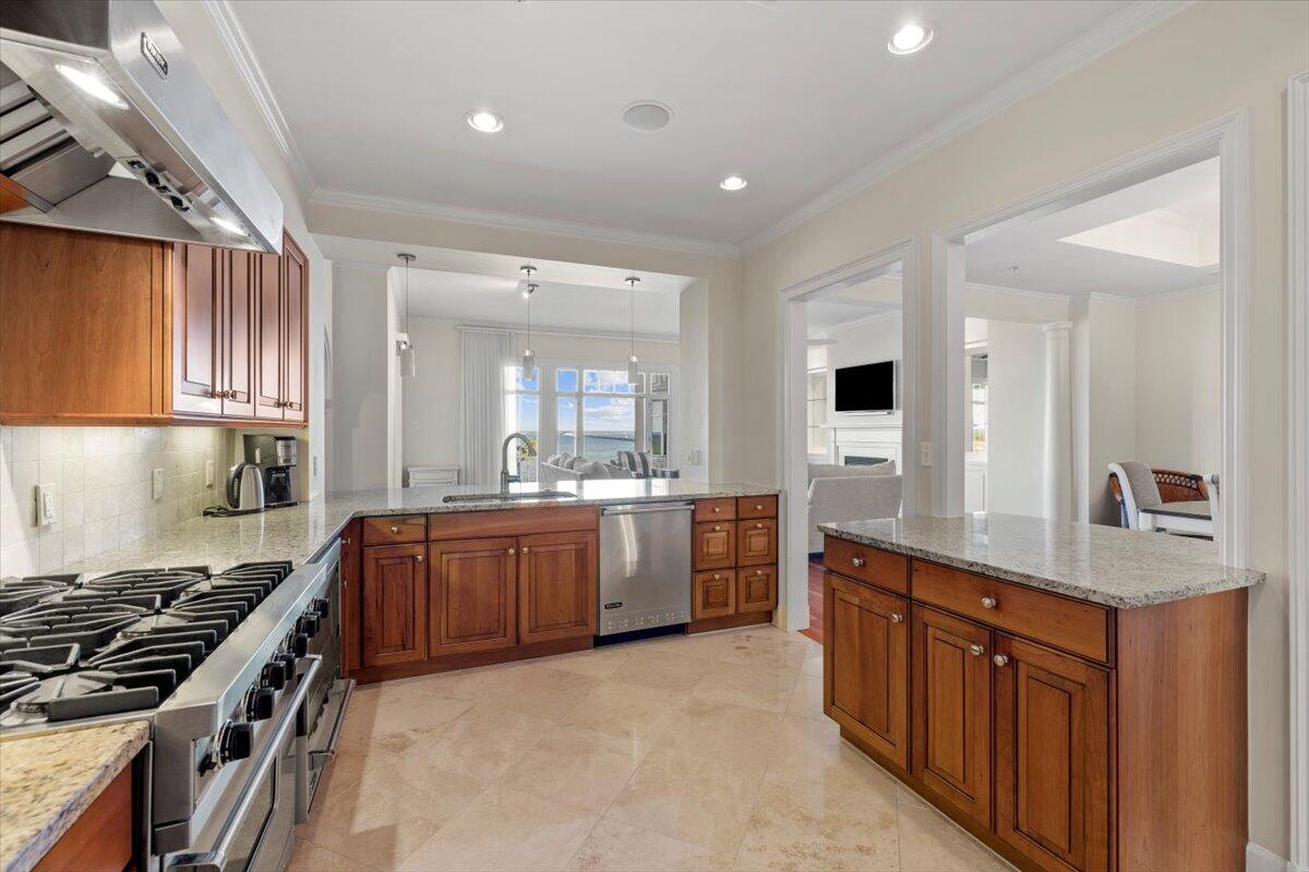 ONE WATER PLACE AT KELLY PLANTATION - Residential