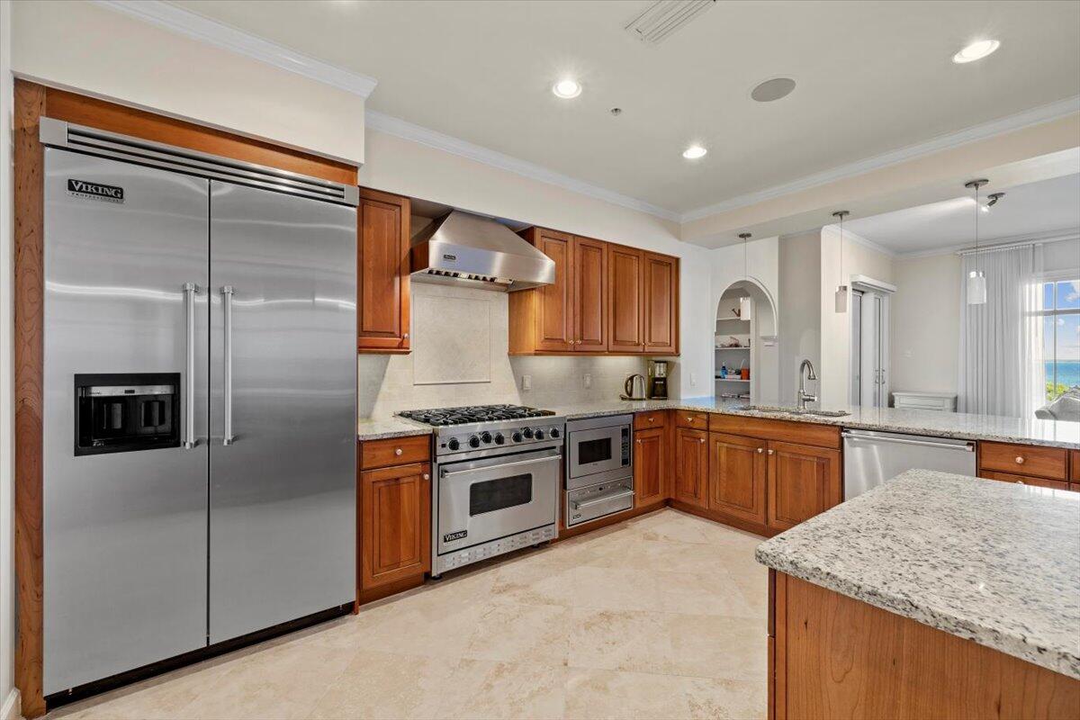 ONE WATER PLACE AT KELLY PLANTATION - Residential