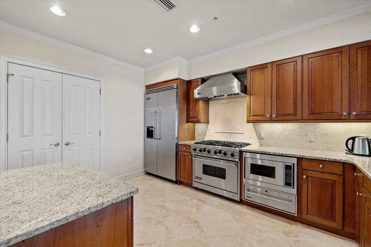 ONE WATER PLACE AT KELLY PLANTATION - Residential