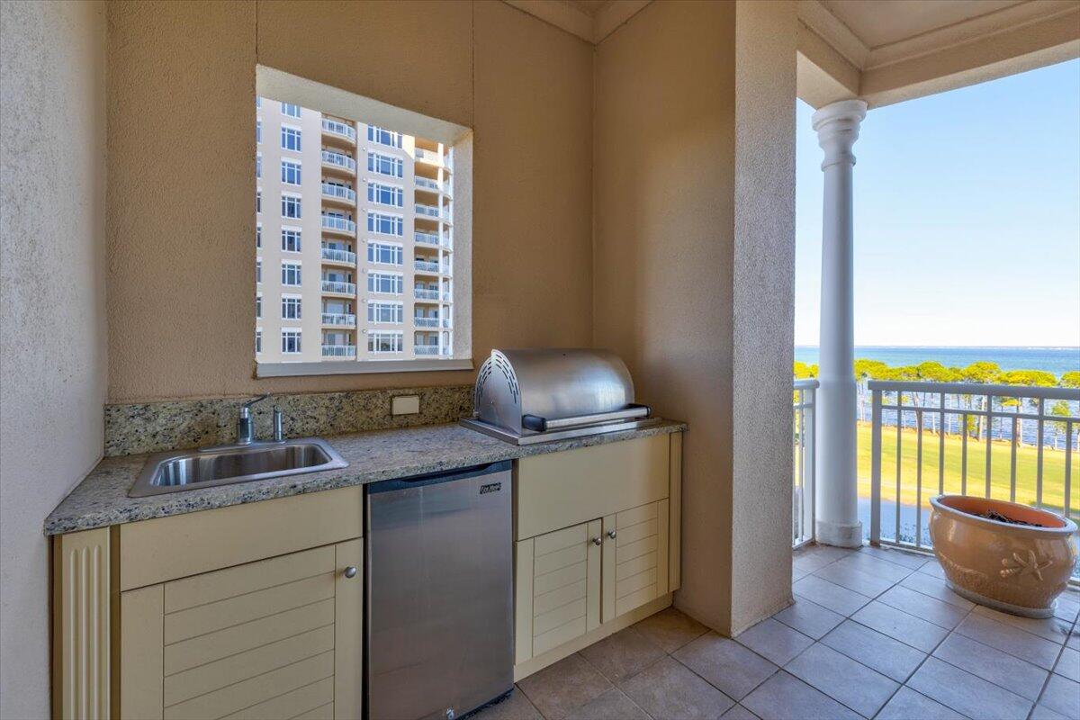 ONE WATER PLACE AT KELLY PLANTATION - Residential