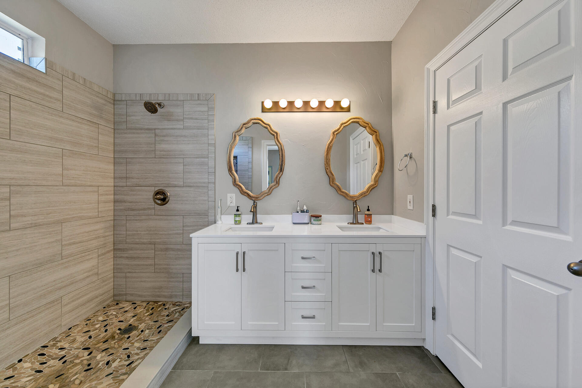 ESCADA - Residential