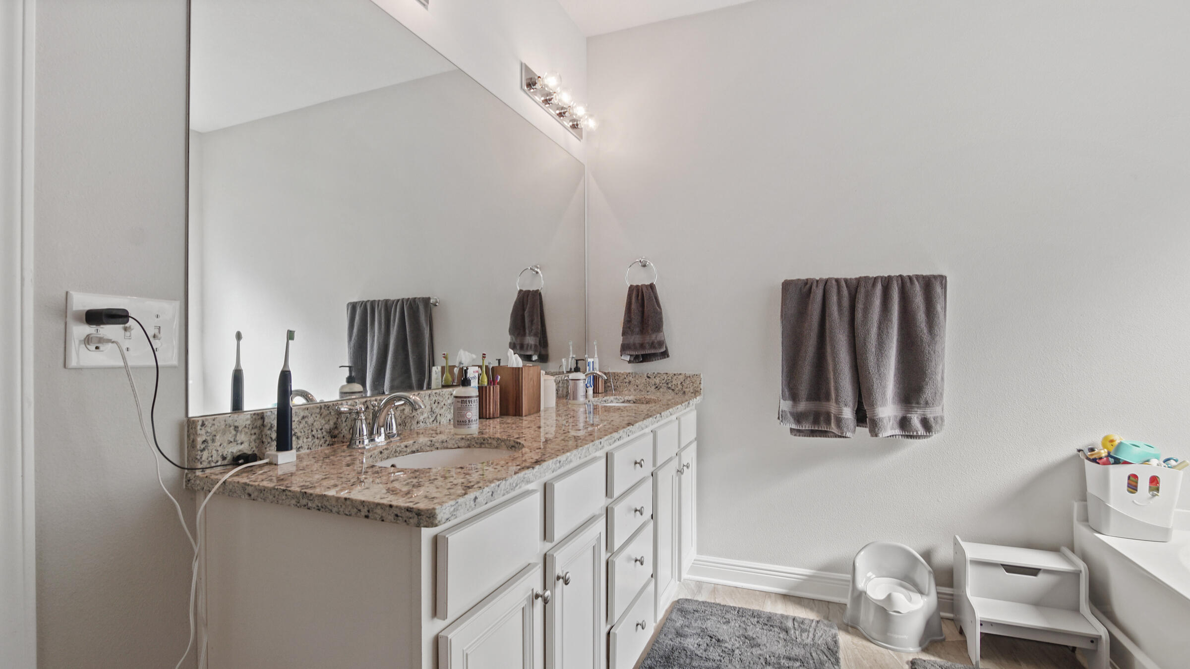 LAGRANGE LANDING - Residential
