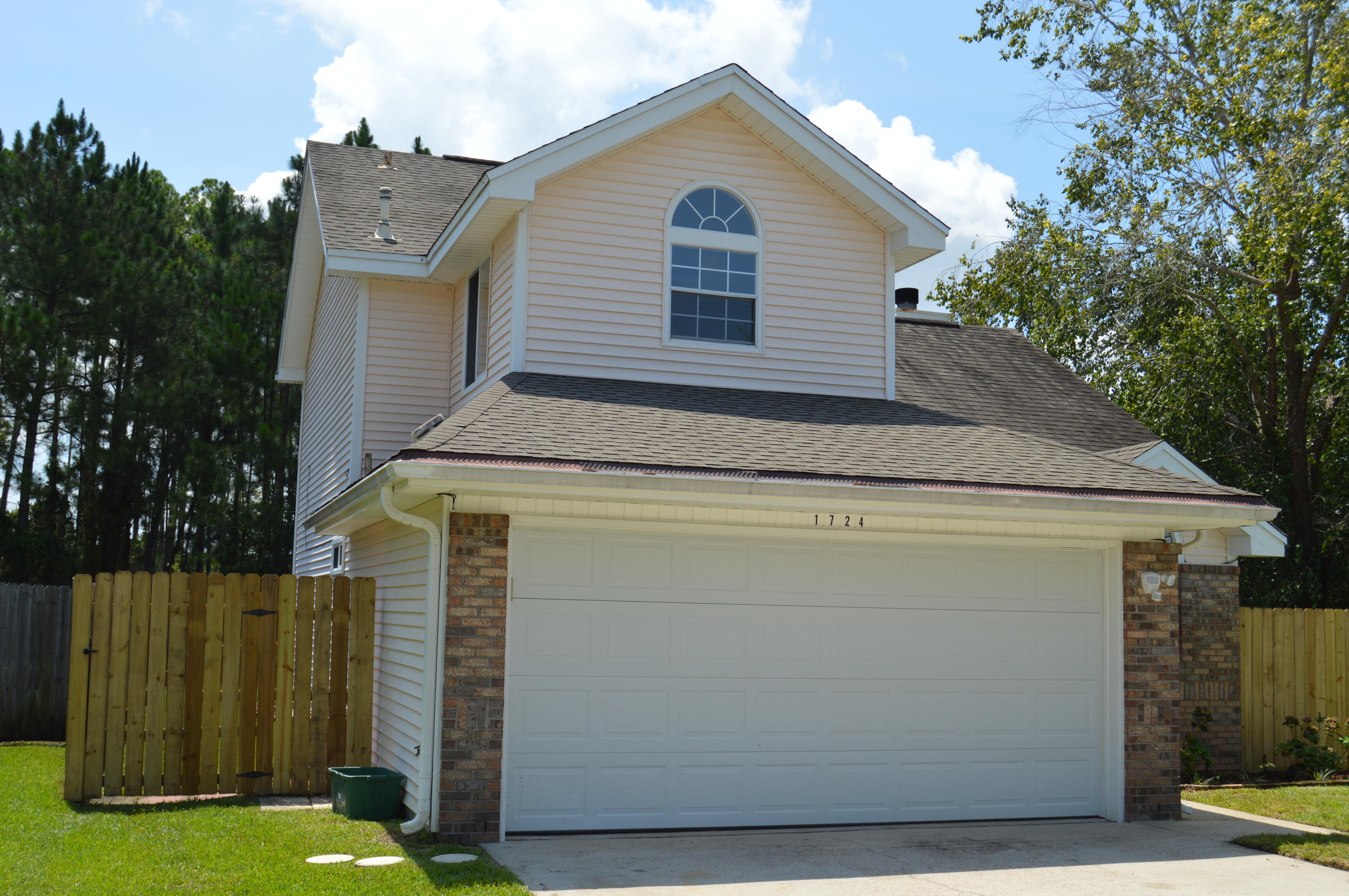 LAKE CHARLESTON - Residential