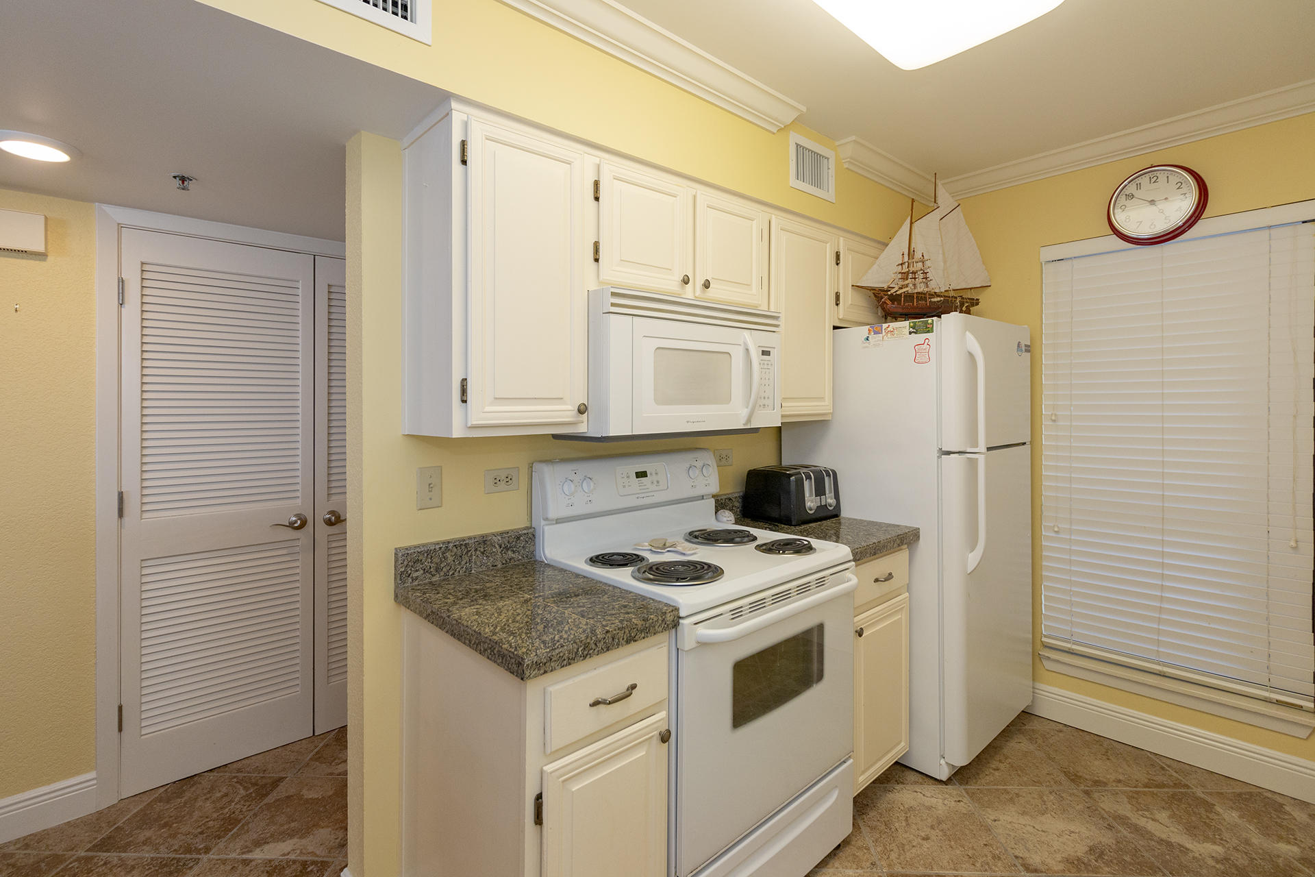 MAINSAIL CONDO PH 5 - Residential