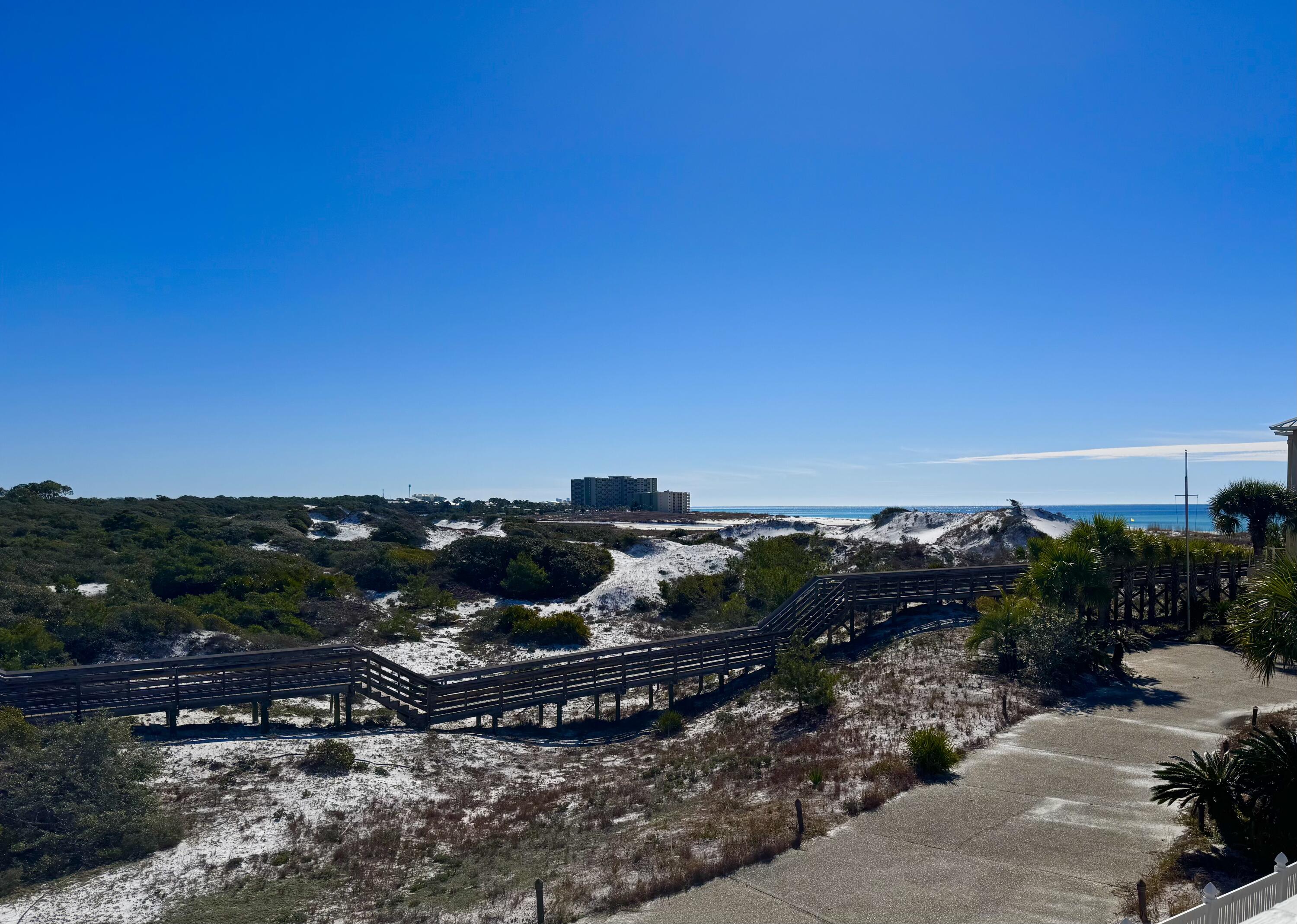 SHORELINE T/H - Residential