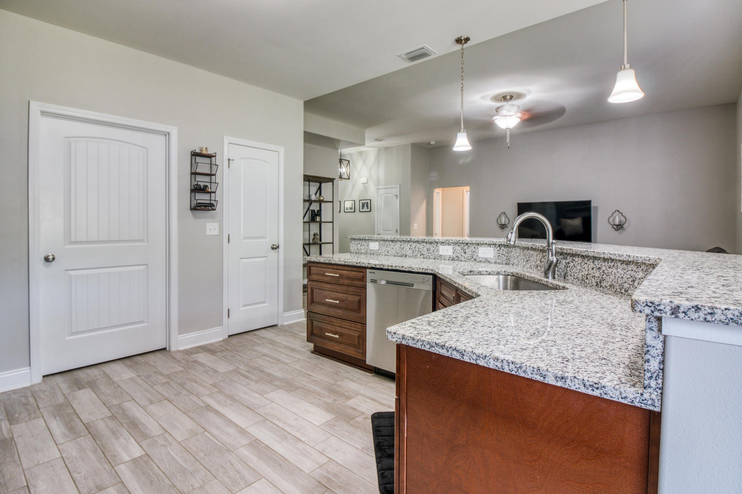 CRESCENT SHORES - Residential