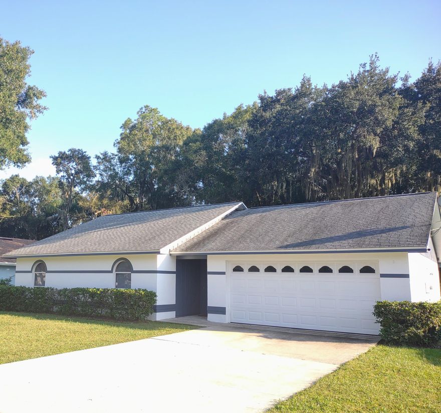 Enjoy one level living in the heart of Imperial Lakes (Phase II). As you enter this home sweet home, the cathedral ceilings in the living room will wow you with a feeling that lives much larger than its square footage, perfect for gatherings with friends and family. The screened porch offers an additional place to entertain or enjoy a quiet morning cup of coffee. The owner's BR with ensuite BA will delight you with it's generous walk-in-closet. A split plan offers an additional two BR's and full BA. This home is solid and waiting for your personal touches. Worry free updates include: A/C 2018 (2 yr maintenance remaining), House Exterior Painted 2018,  Roof 2017, Garage Door 2017, Washer/Dryer 2017, Water Heater 2018.  Never any pets or smoking. Tons of storage with TWO outdoor sheds. James W Sikes Elementary, Mulberry Middle, Mulberry Senior High