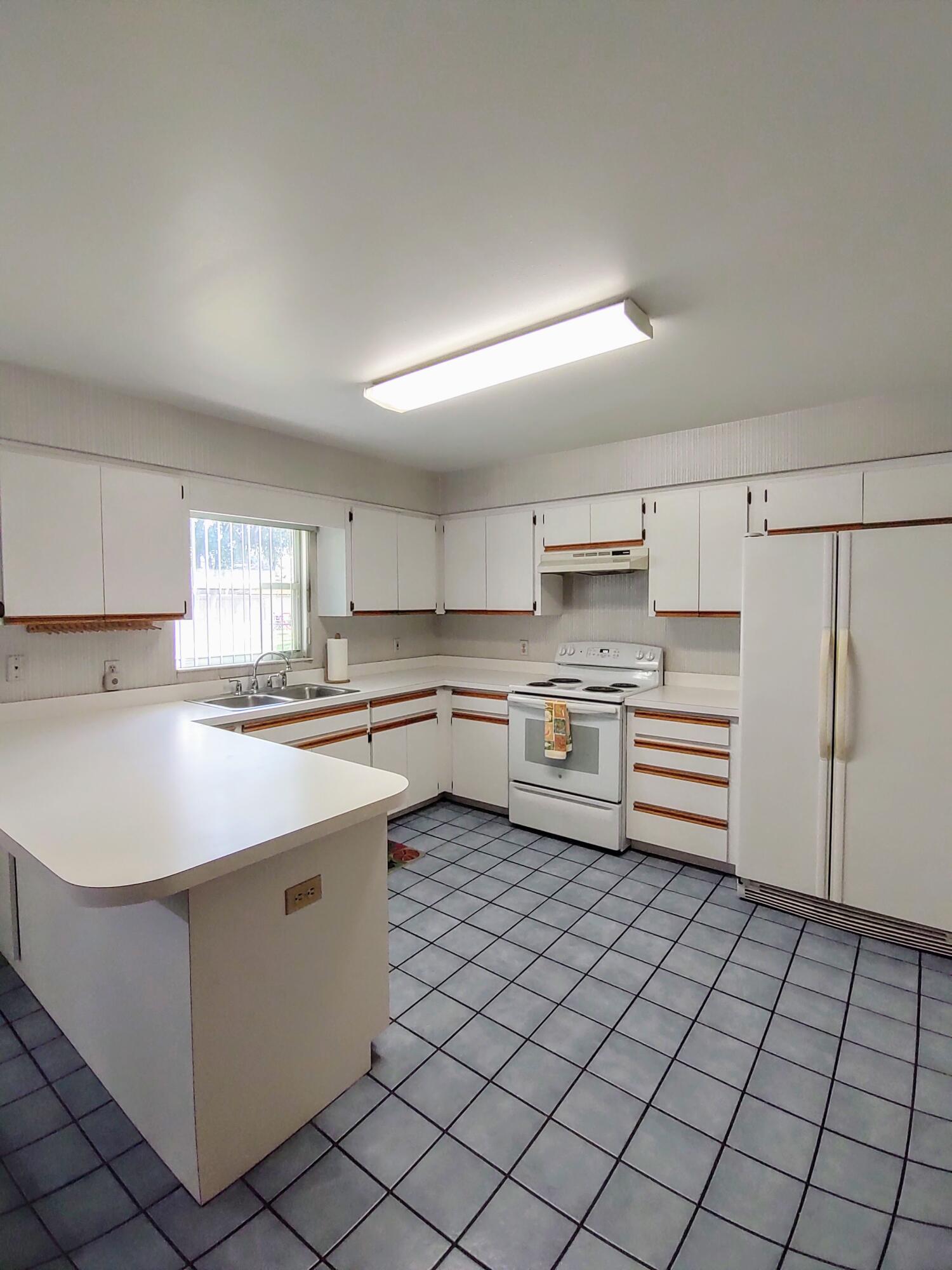 IMPERIAL LAKES 2 - Residential