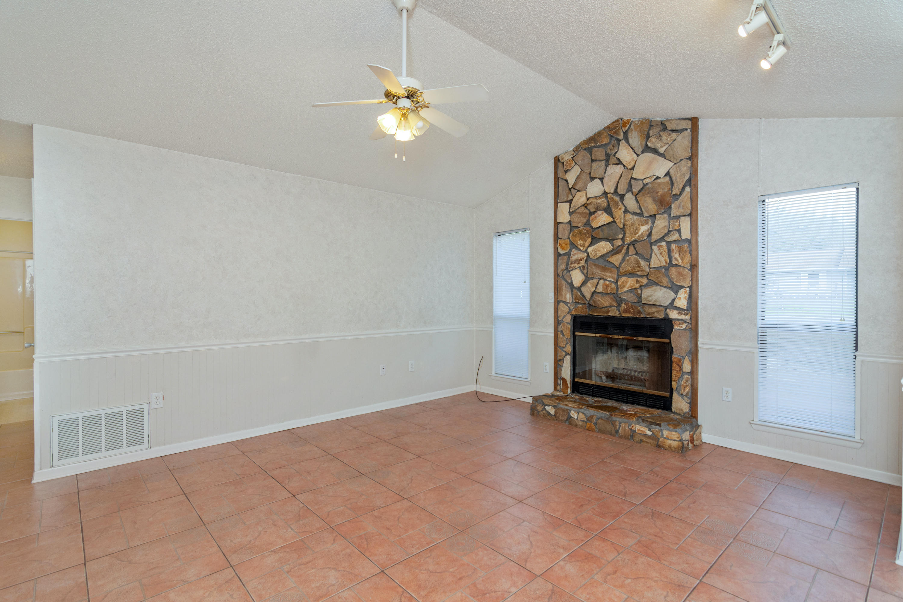 COUNTRY OAKS ESTATES PH 2 - Residential