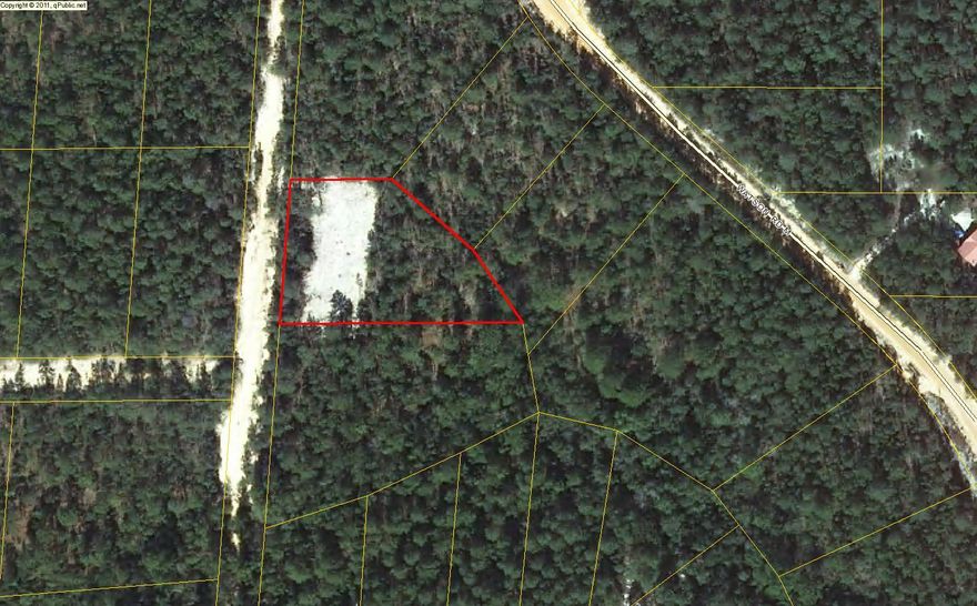 Great private setting! No direct neighbors! Very nice 1.15 Acre Lot in OakWood Hills. Lot is partially cleared. Great site for your new Home! Just a few miles from the new Mossy Head industrial park including the new FedEx distribution facility.