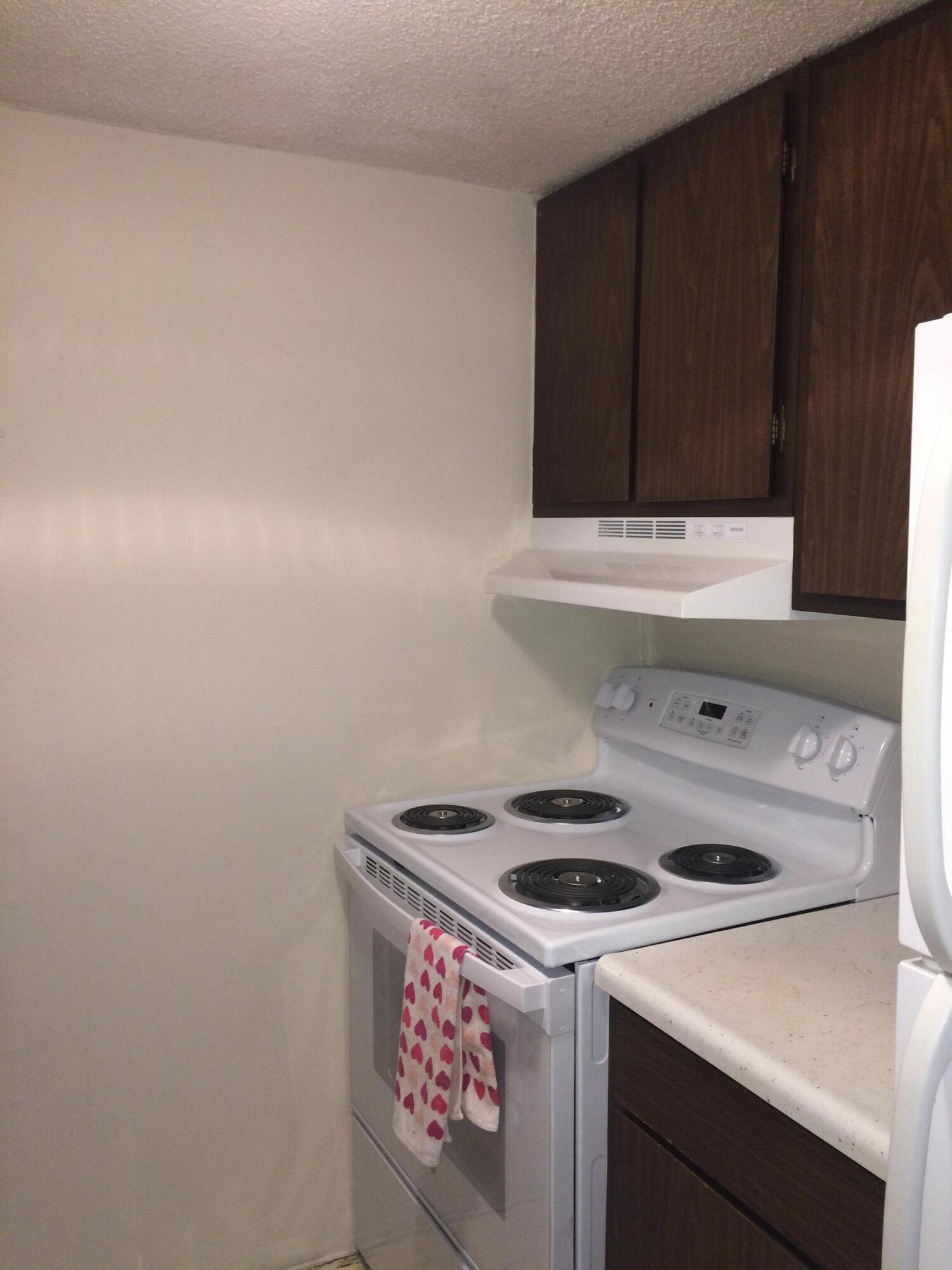 COLLEGE PARK CONDOMINIUMS - Residential Lease