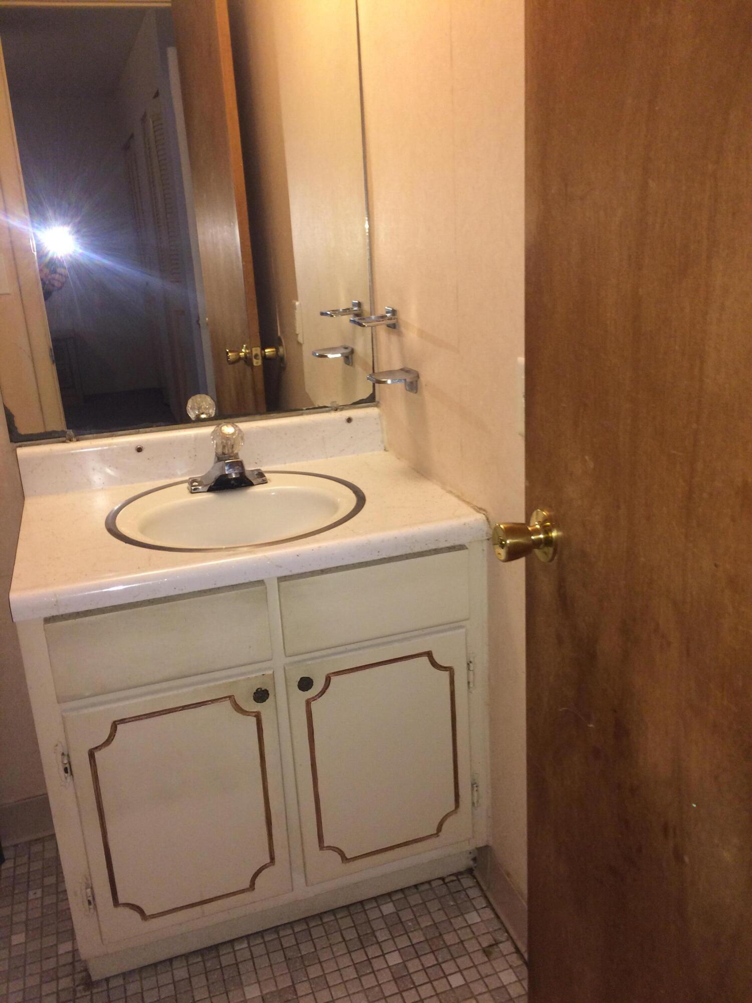 COLLEGE PARK CONDOMINIUMS - Residential Lease