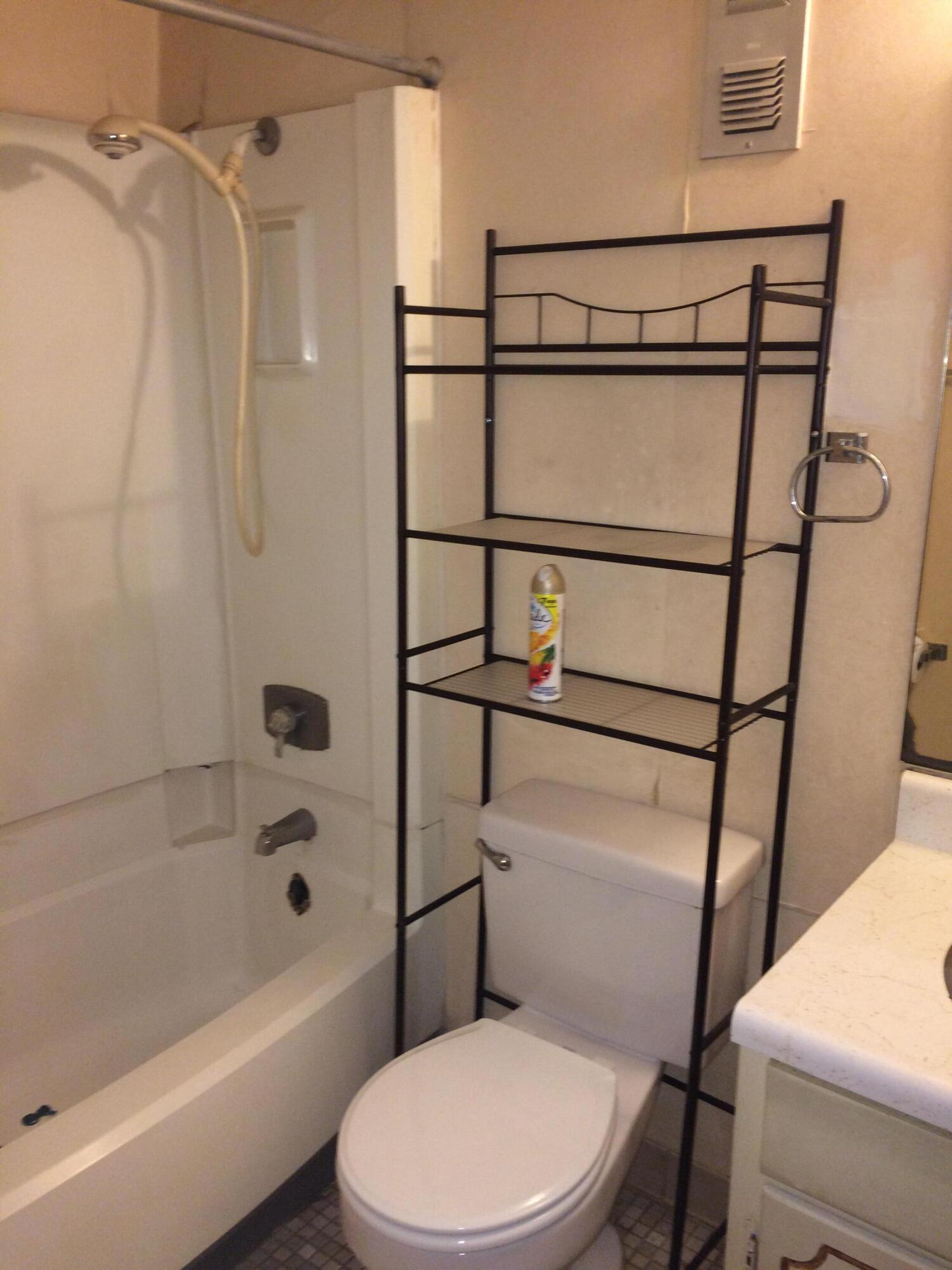 COLLEGE PARK CONDOMINIUMS - Residential Lease