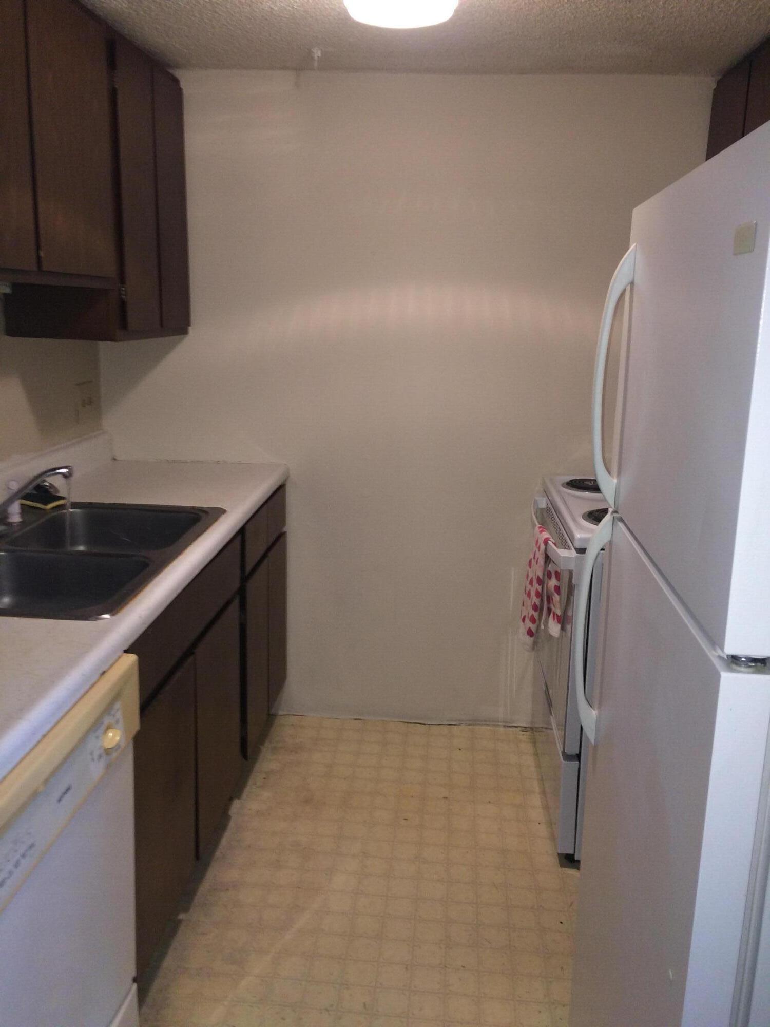 COLLEGE PARK CONDOMINIUMS - Residential Lease