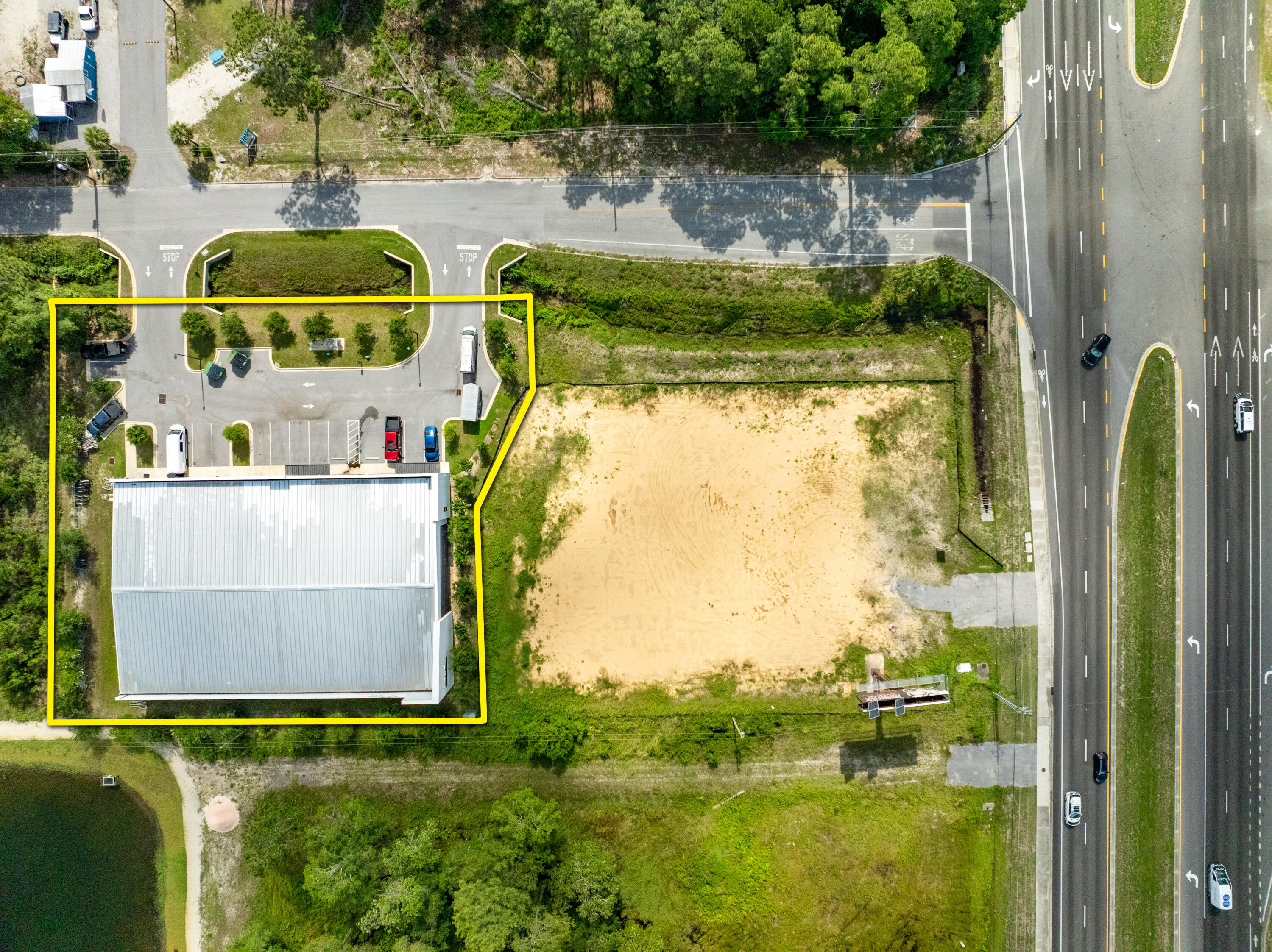 Main image without alt text