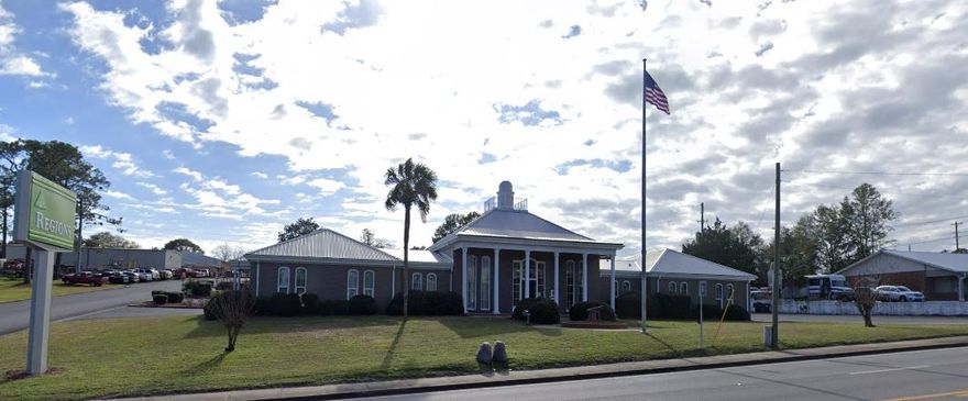 $4,500 per month plus sales tax. Electric, Water, Pest Control, and lawn included in rent!Former Chelco Engineering/ Doyle Land Surveying office space. New Flooring installed in 2021. Will update & subdivide unit.