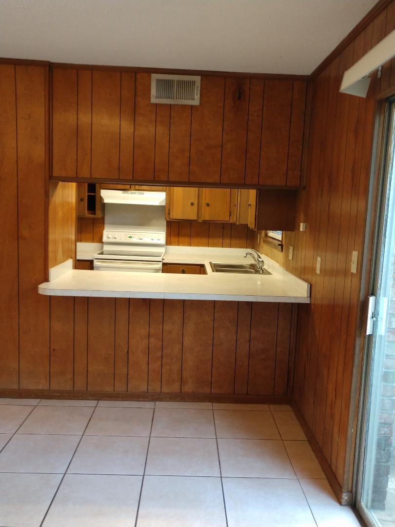 VALENCIA ARMS - Residential Lease