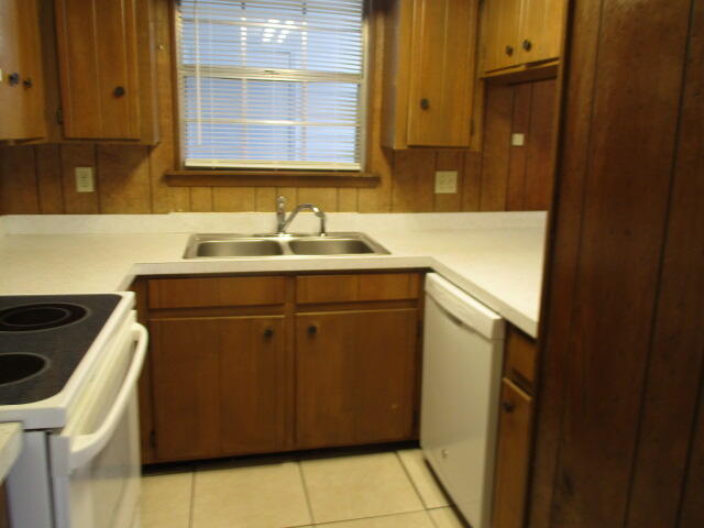VALENCIA ARMS - Residential Lease