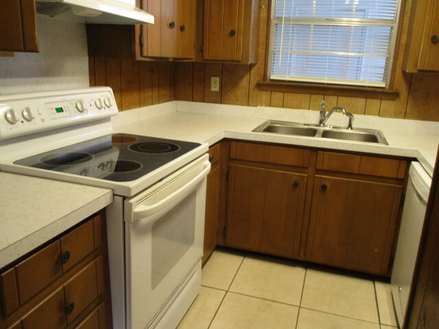 VALENCIA ARMS - Residential Lease
