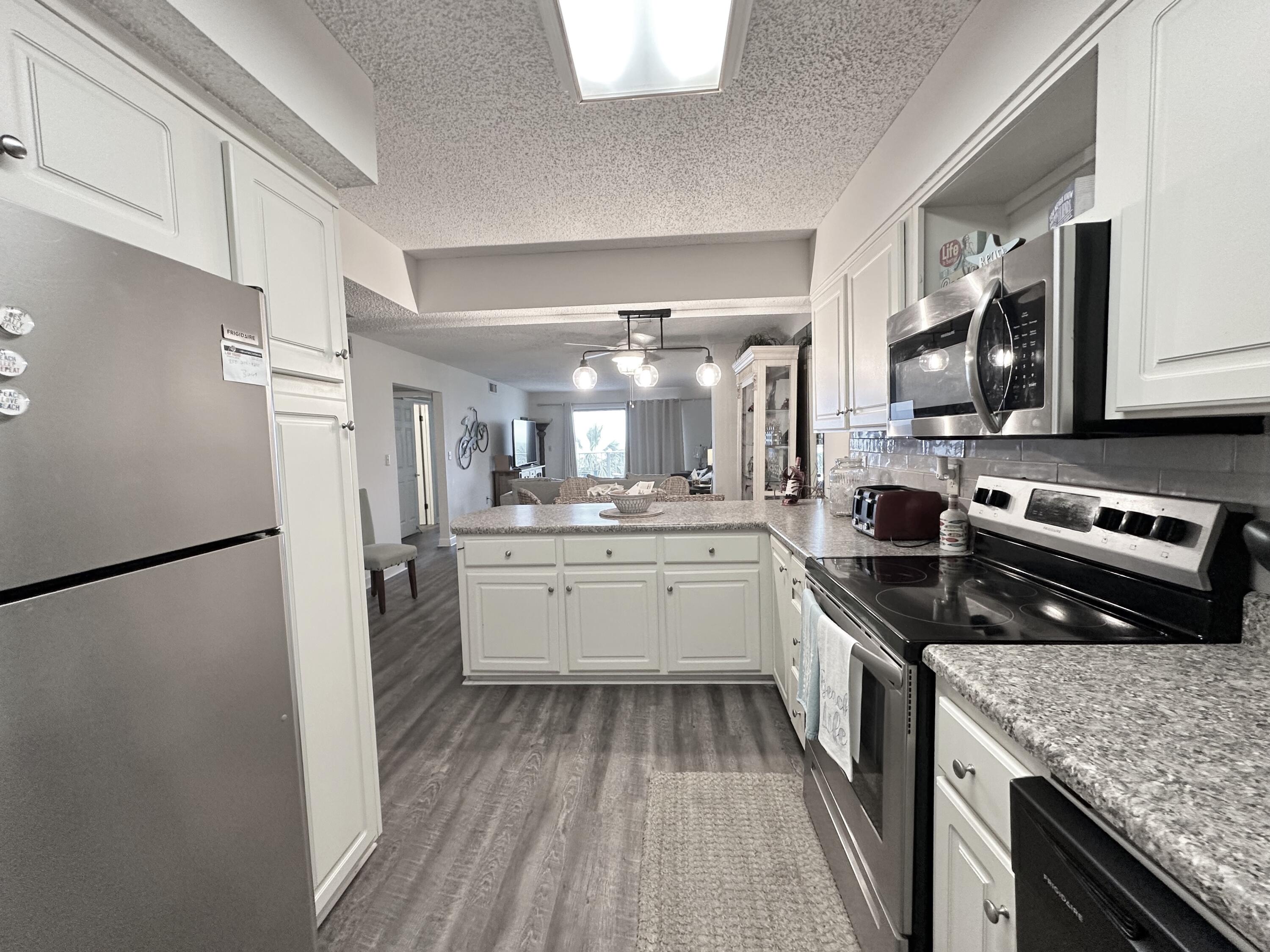 REGENCY TOWERS - Residential