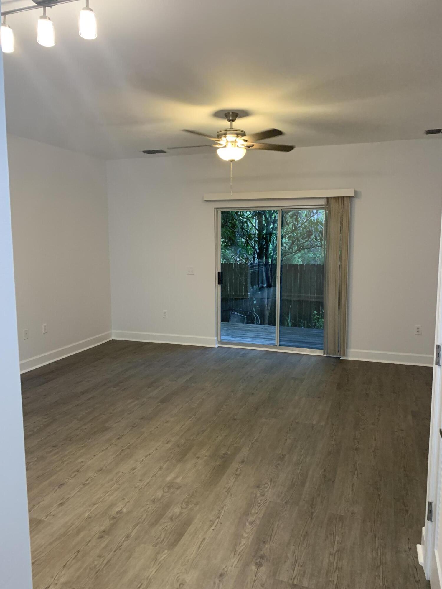 PALMS OF FREEPORT - Residential Lease