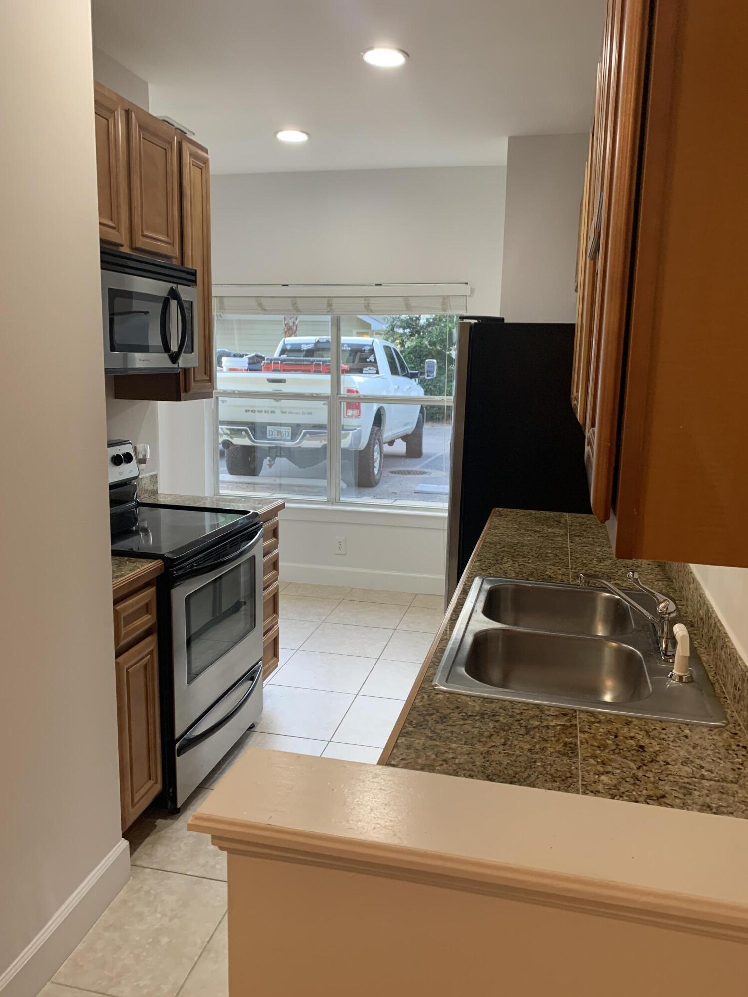 PALMS OF FREEPORT - Residential Lease