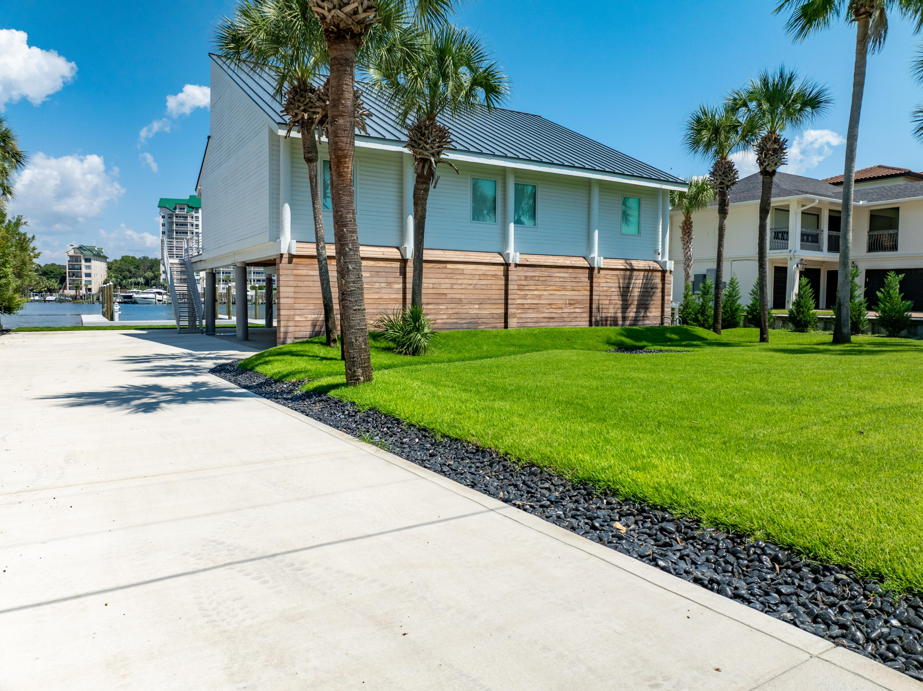 HOLIDAY ISLE - Residential