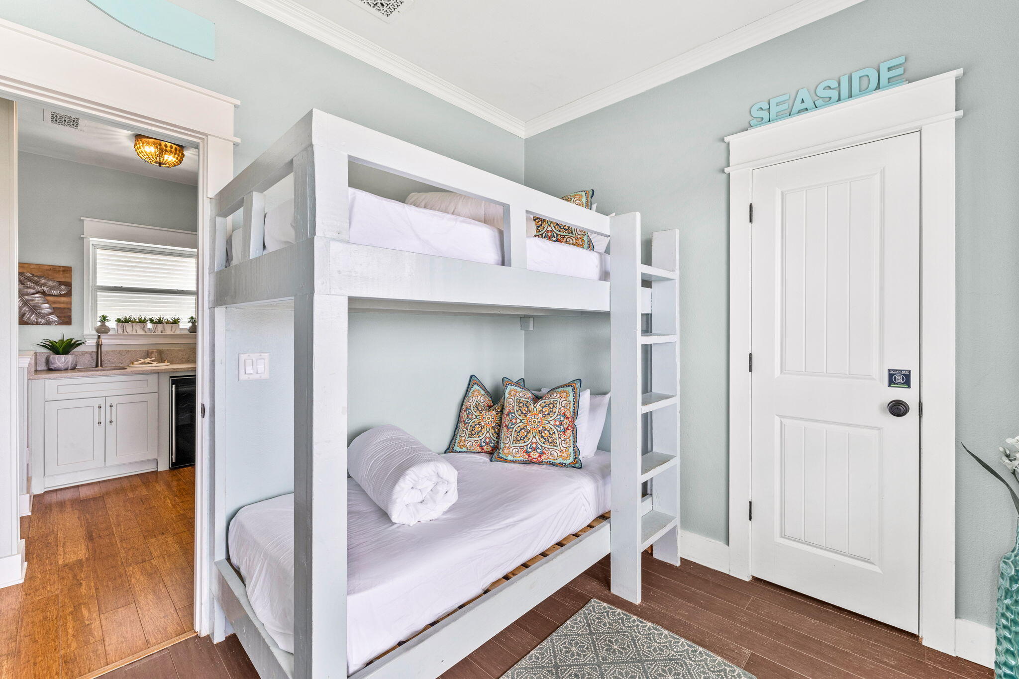 CRYSTAL SHORES - Residential