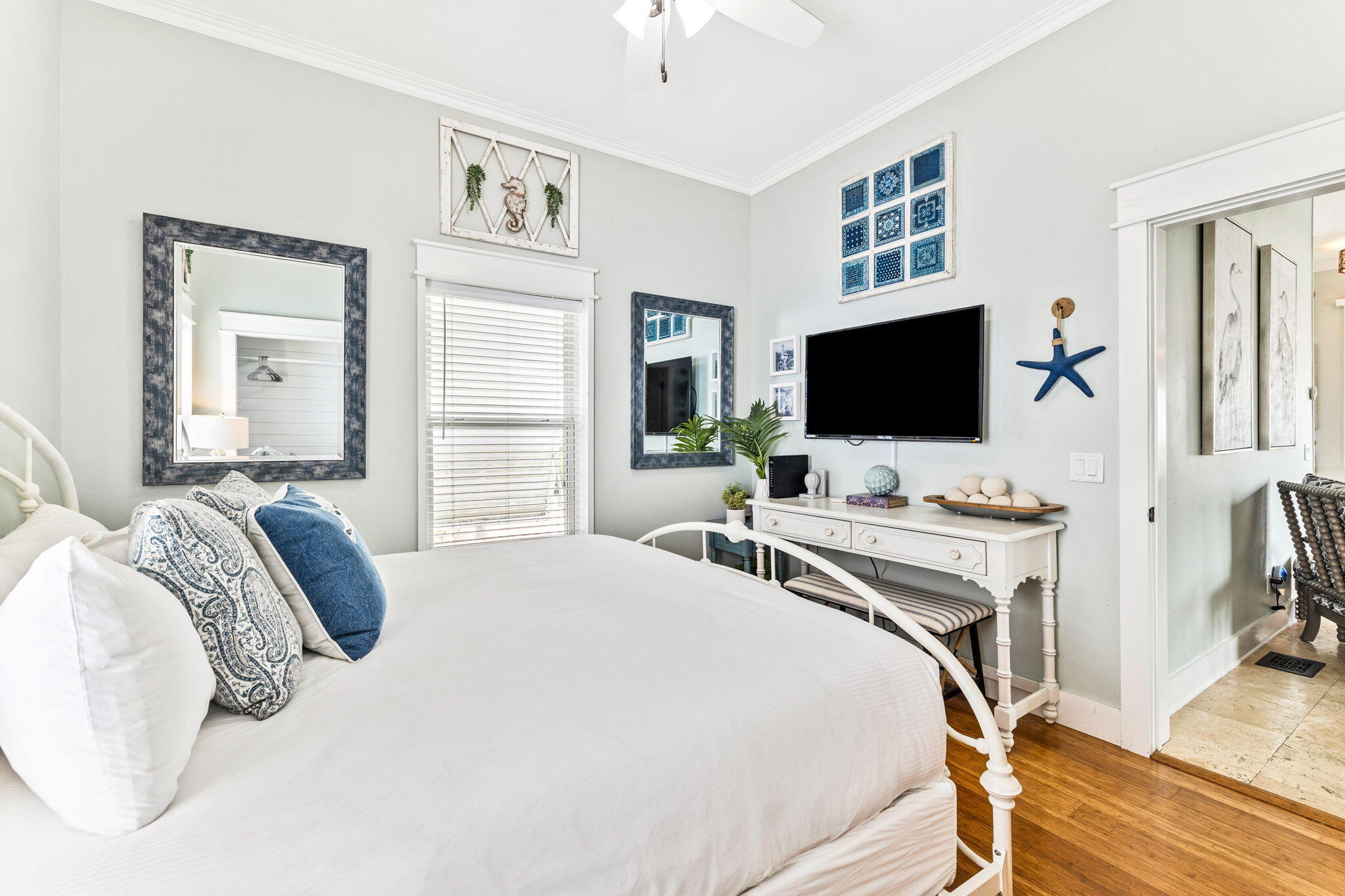 CRYSTAL SHORES - Residential