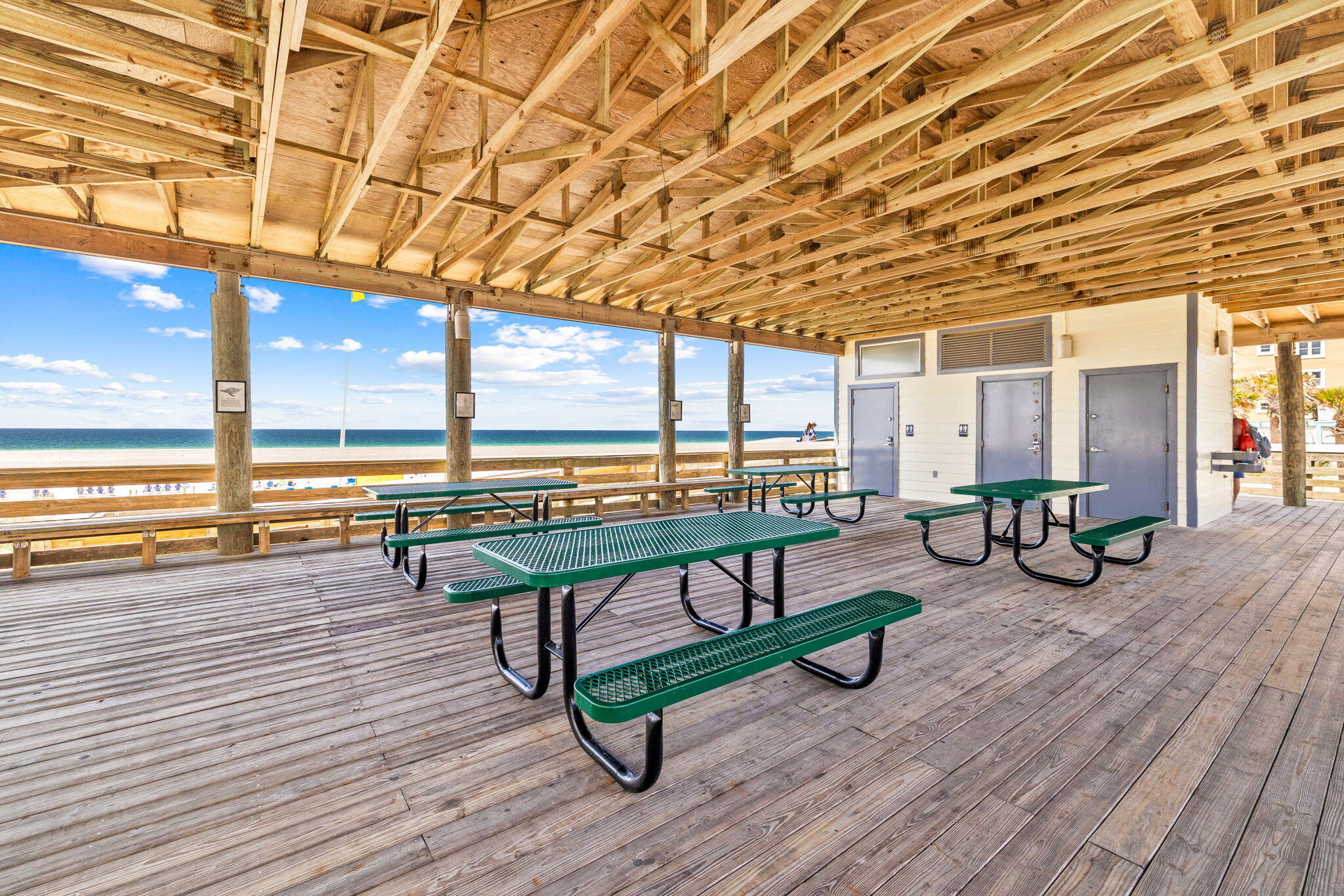 CRYSTAL SHORES - Residential